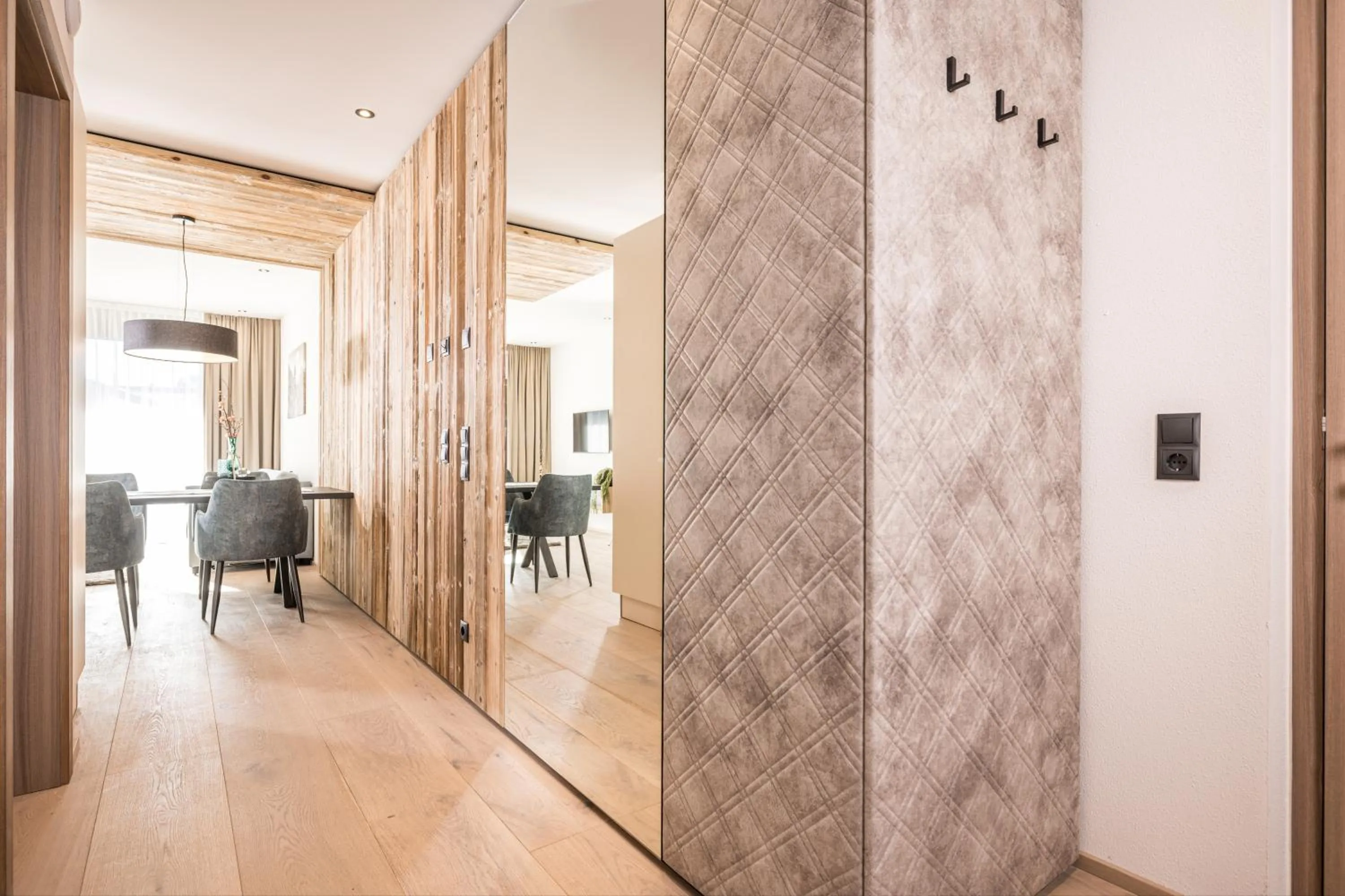 wardrobe in Die Zillertalerin