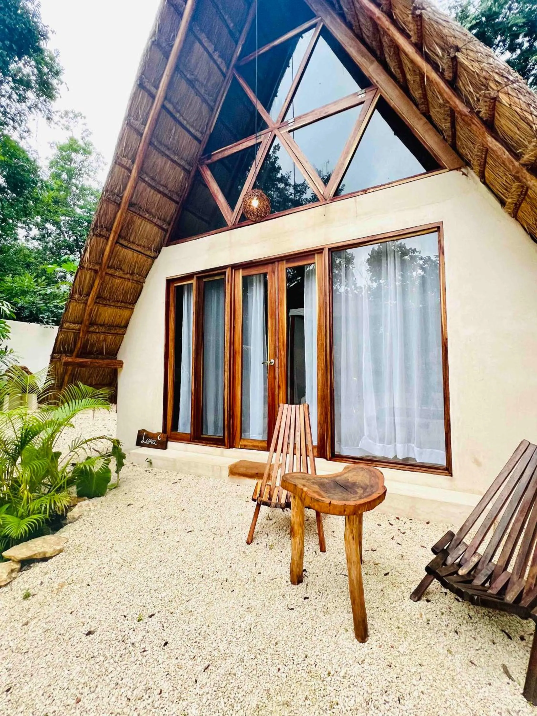 Photo of the whole room in Lodge Tzunum Jade