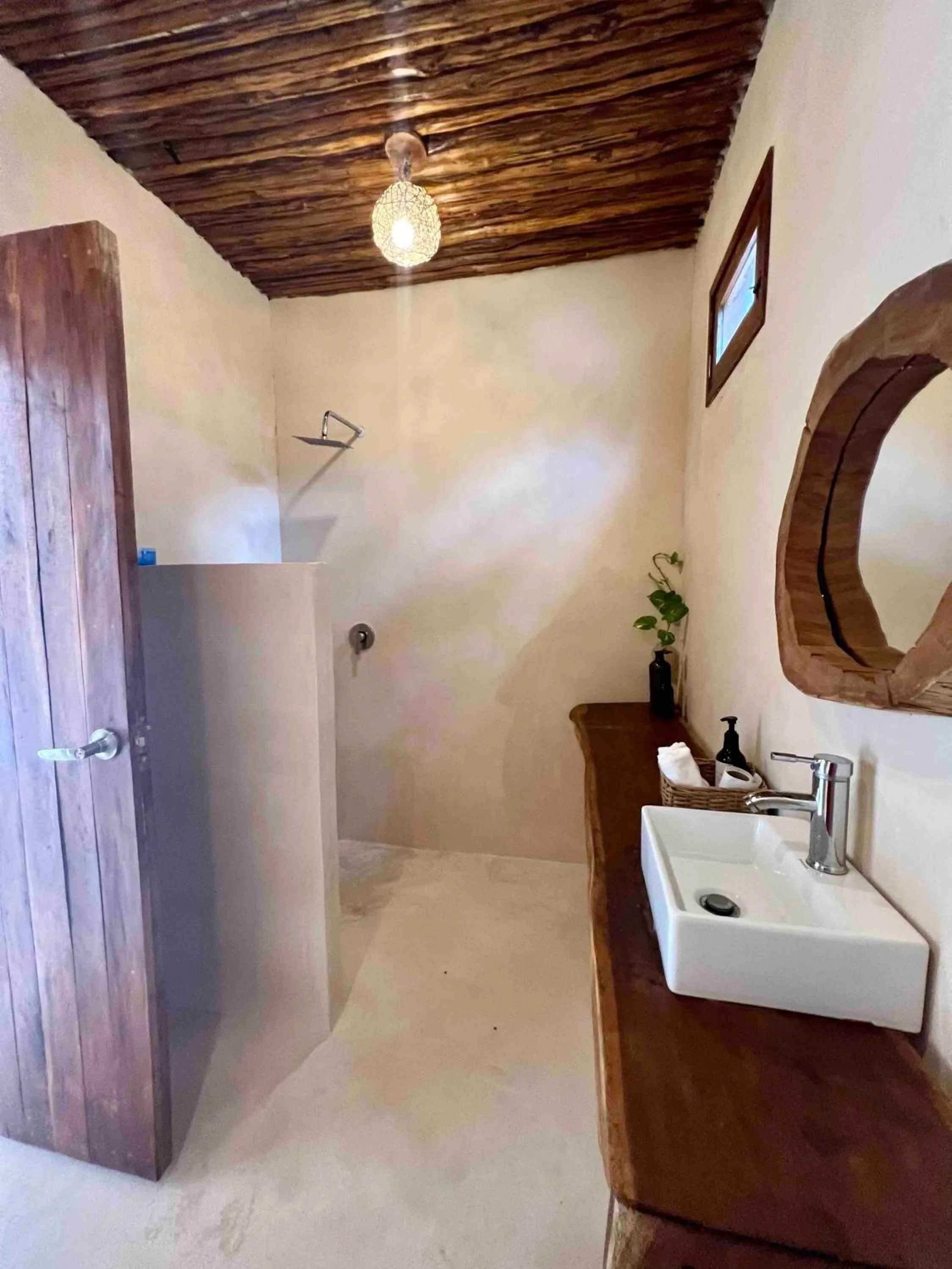 Shower in Lodge Tzunum Jade