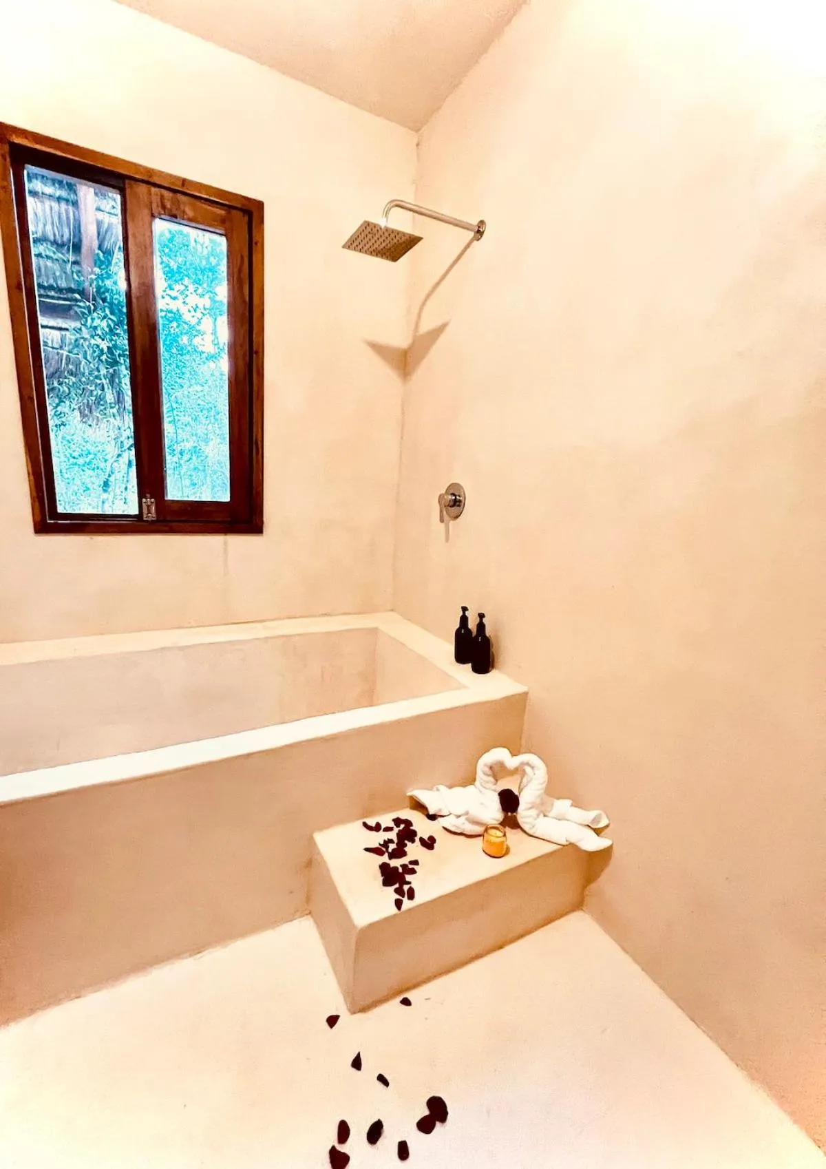 Hot Tub in Lodge Tzunum Jade