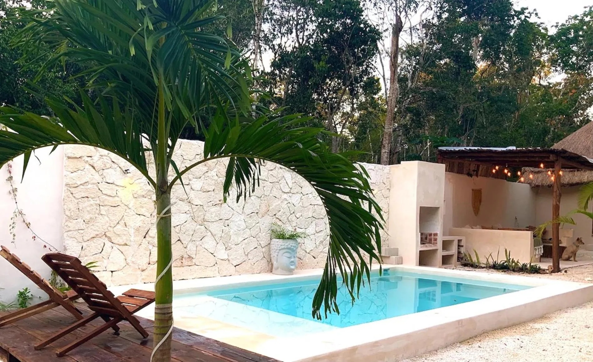 Swimming pool in Lodge Tzunum Jade