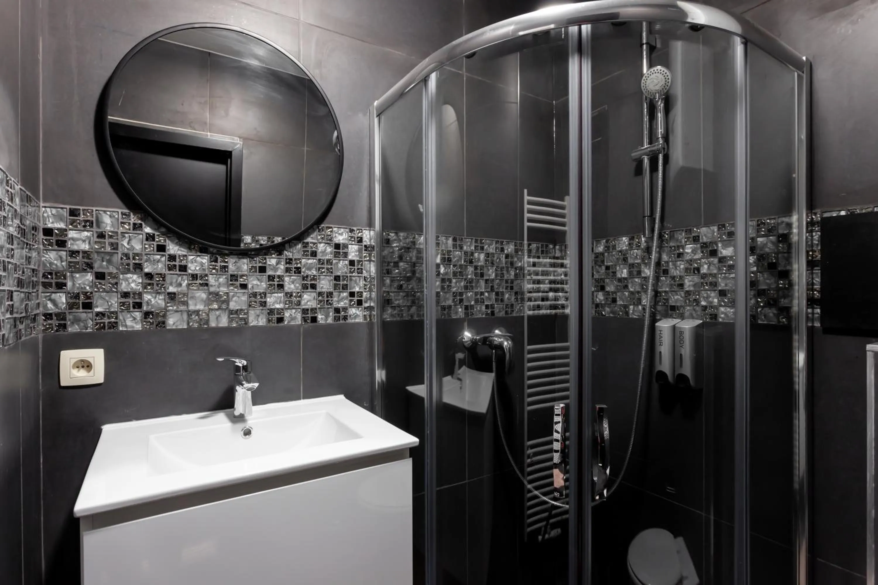 Shower in Hey - Aparthotel Brussels