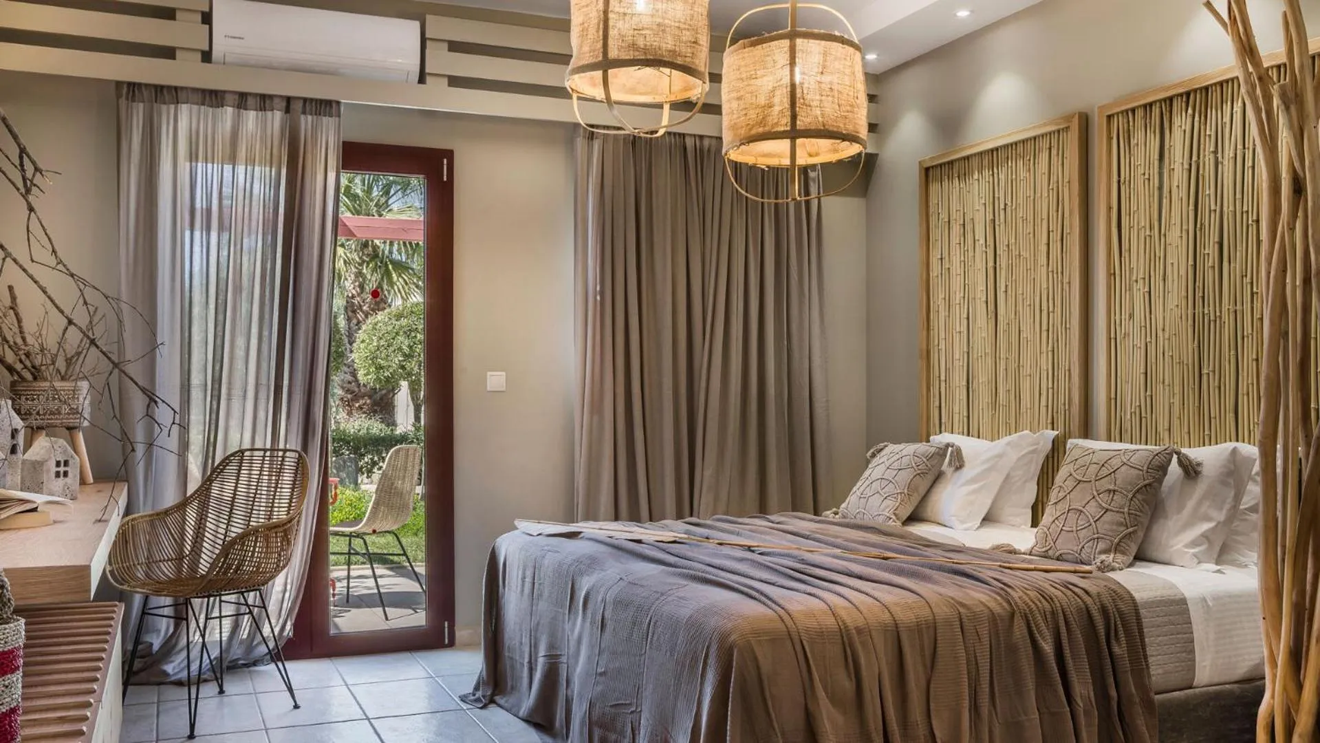 Bed in Avithos Resort Hotel