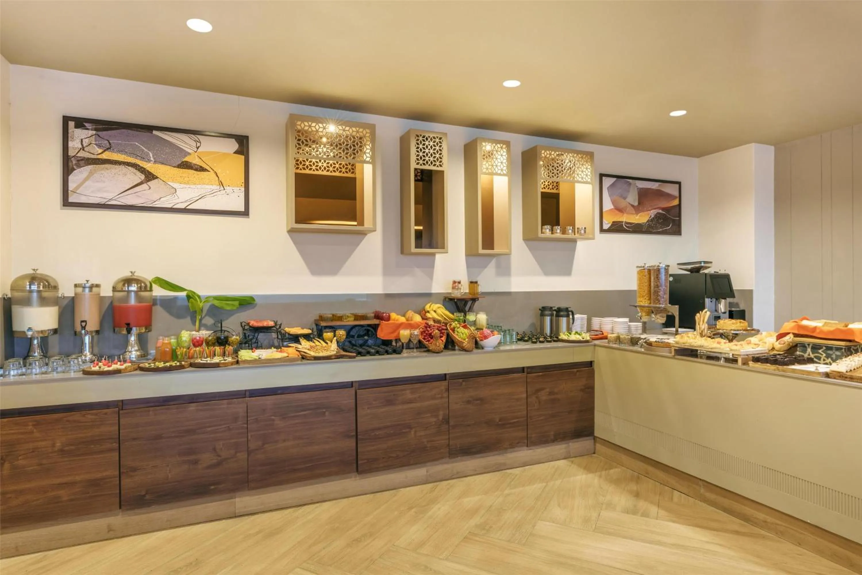 Restaurant/places to eat in D Square Statue of Unity Kevadia, a member of Radisson Individuals