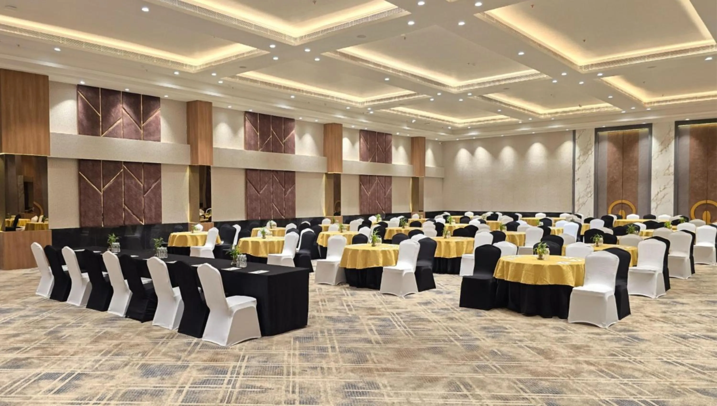 Banquet/Function facilities in D Square Statue of Unity Kevadia, a member of Radisson Individuals