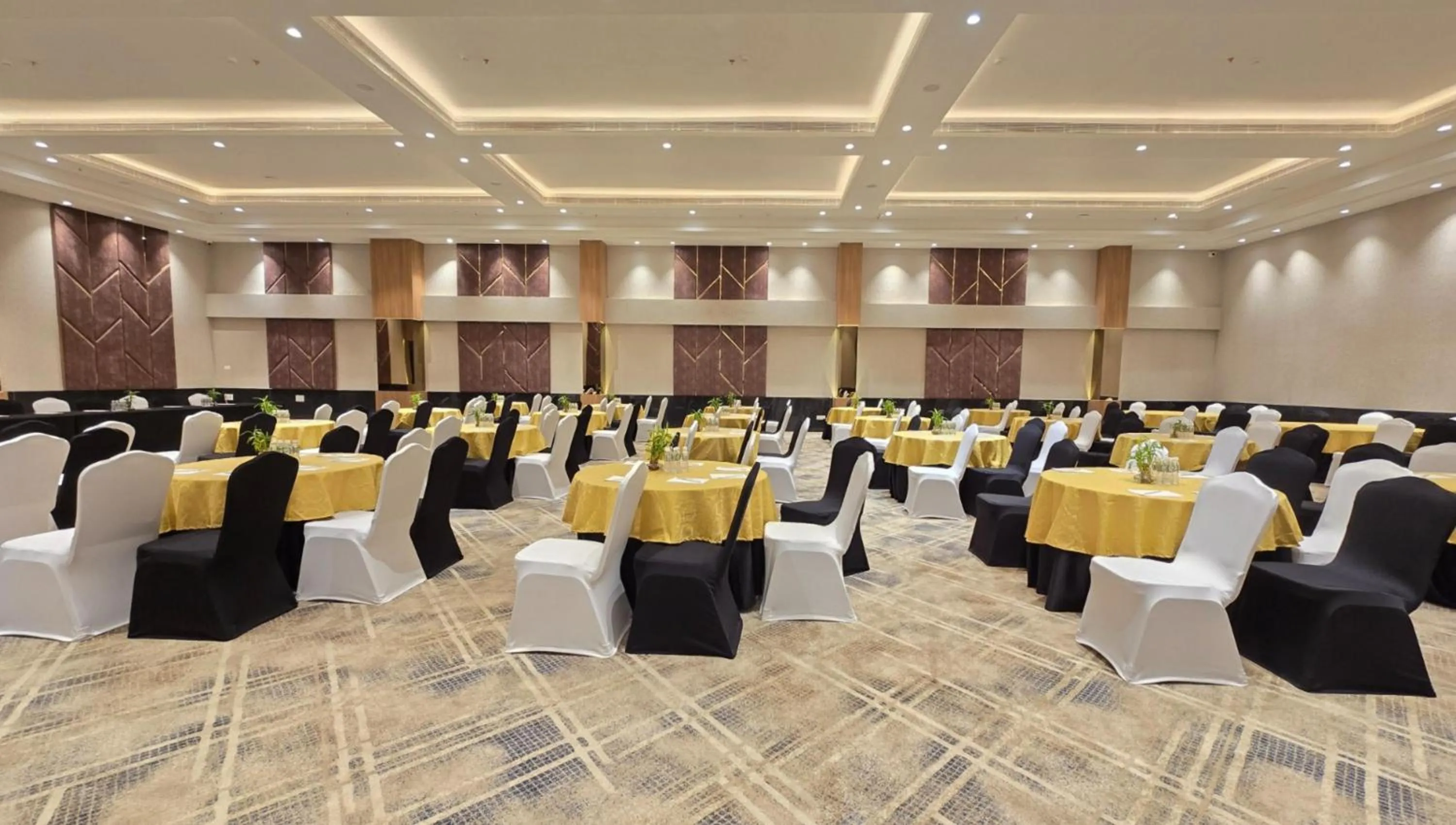 Banquet/Function facilities in D Square Statue of Unity Kevadia, a member of Radisson Individuals