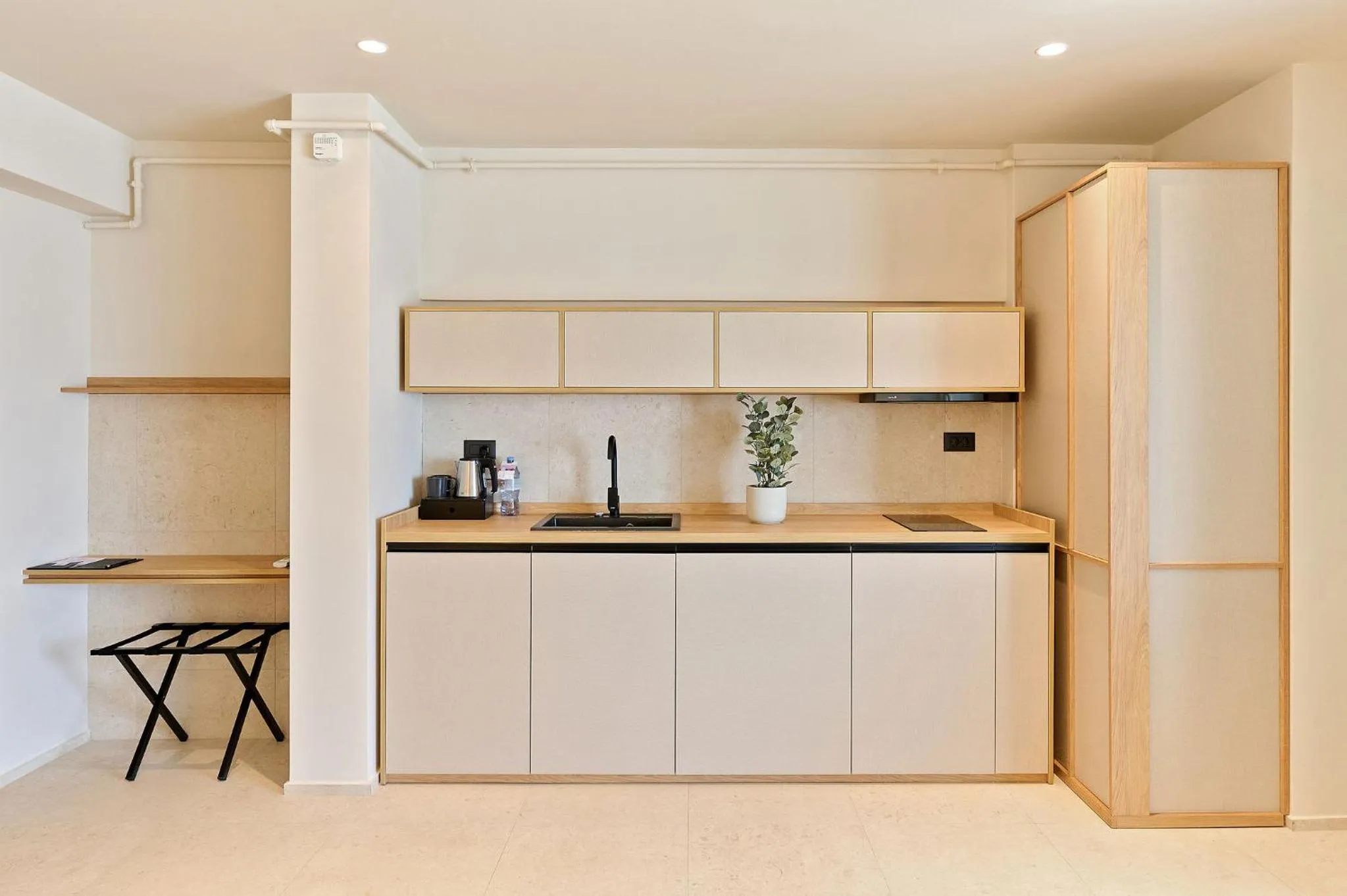 Coffee/tea facilities in Alezzi Infinity Aparthotel & Spa