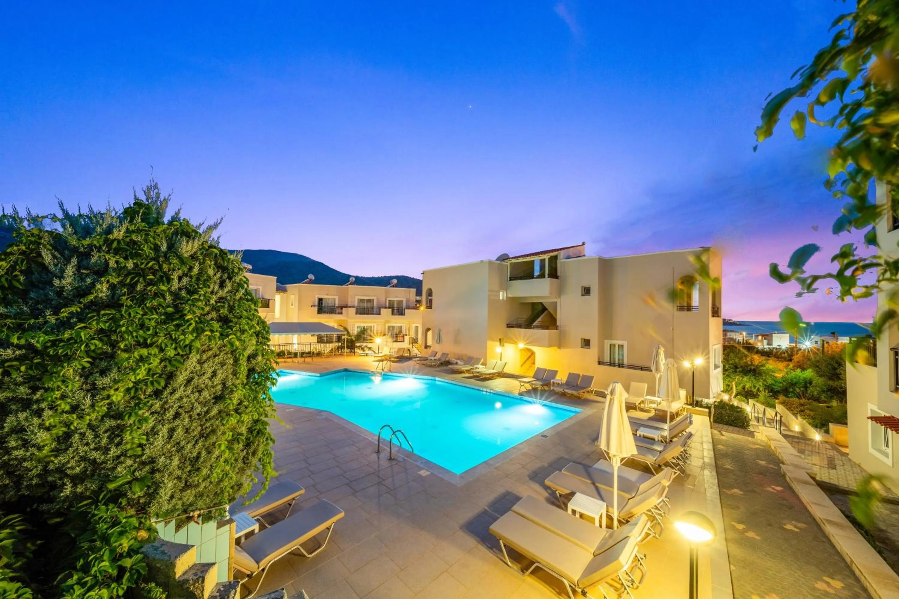 Swimming pool in Rainbow Apartments