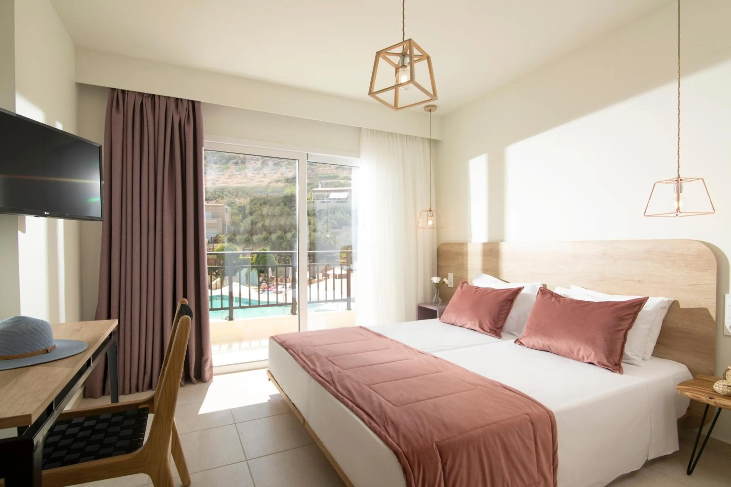 Bedroom, Bed in Rainbow Apartments