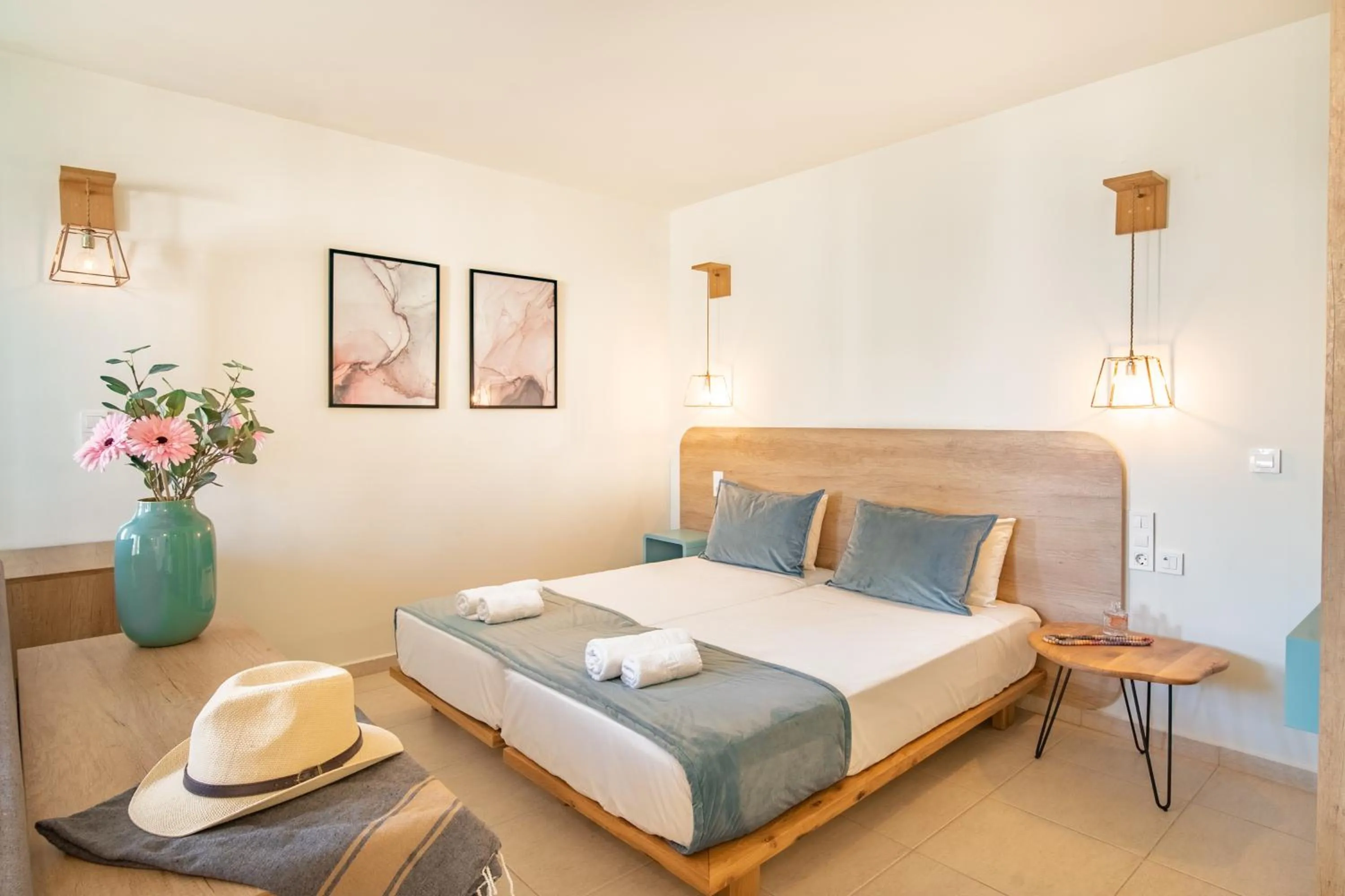 Bed in Rainbow Apartments