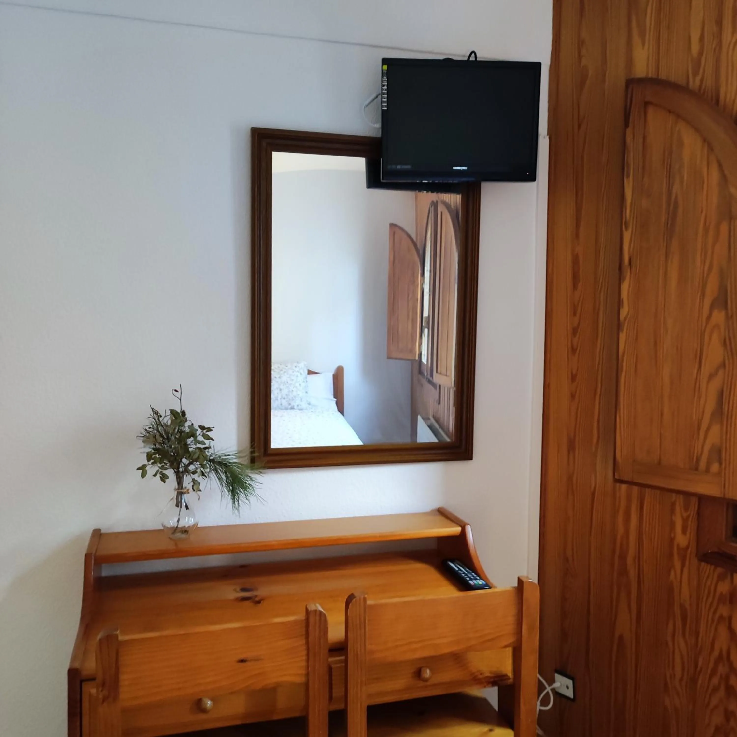 TV and multimedia in Pensión Mesón La Lonja - Herbers