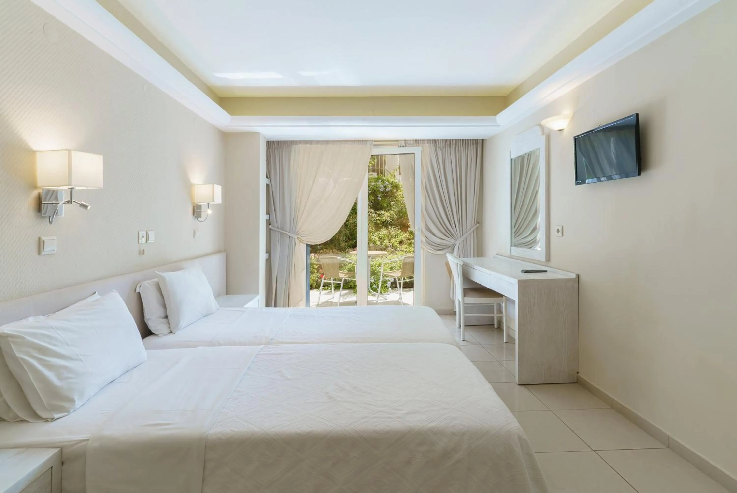 Economy Double Room in Pearl Beach