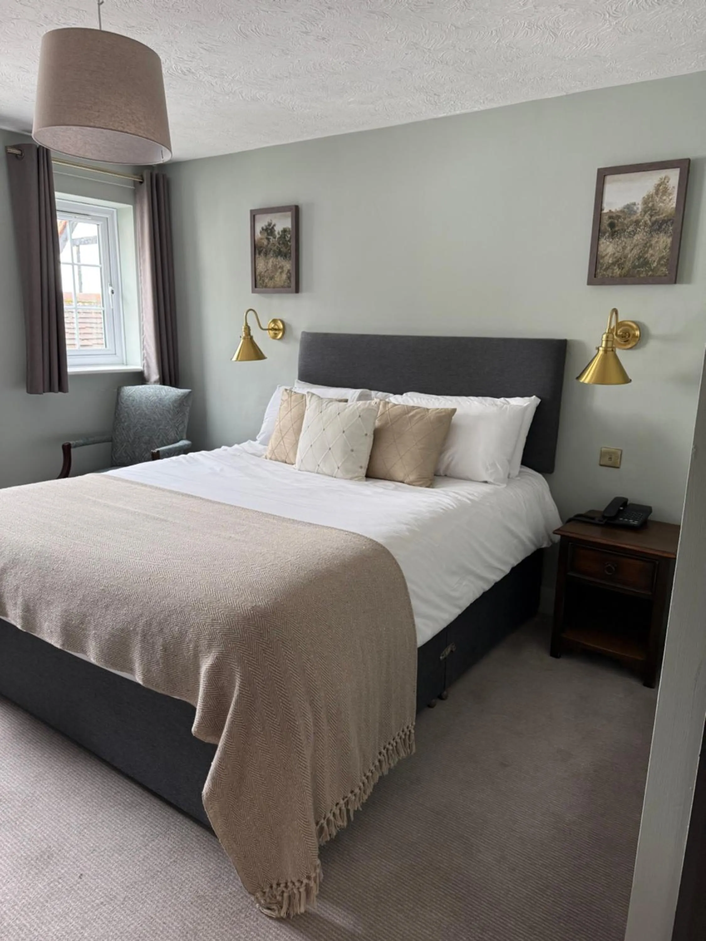 Bed in The New Inn Heckfield