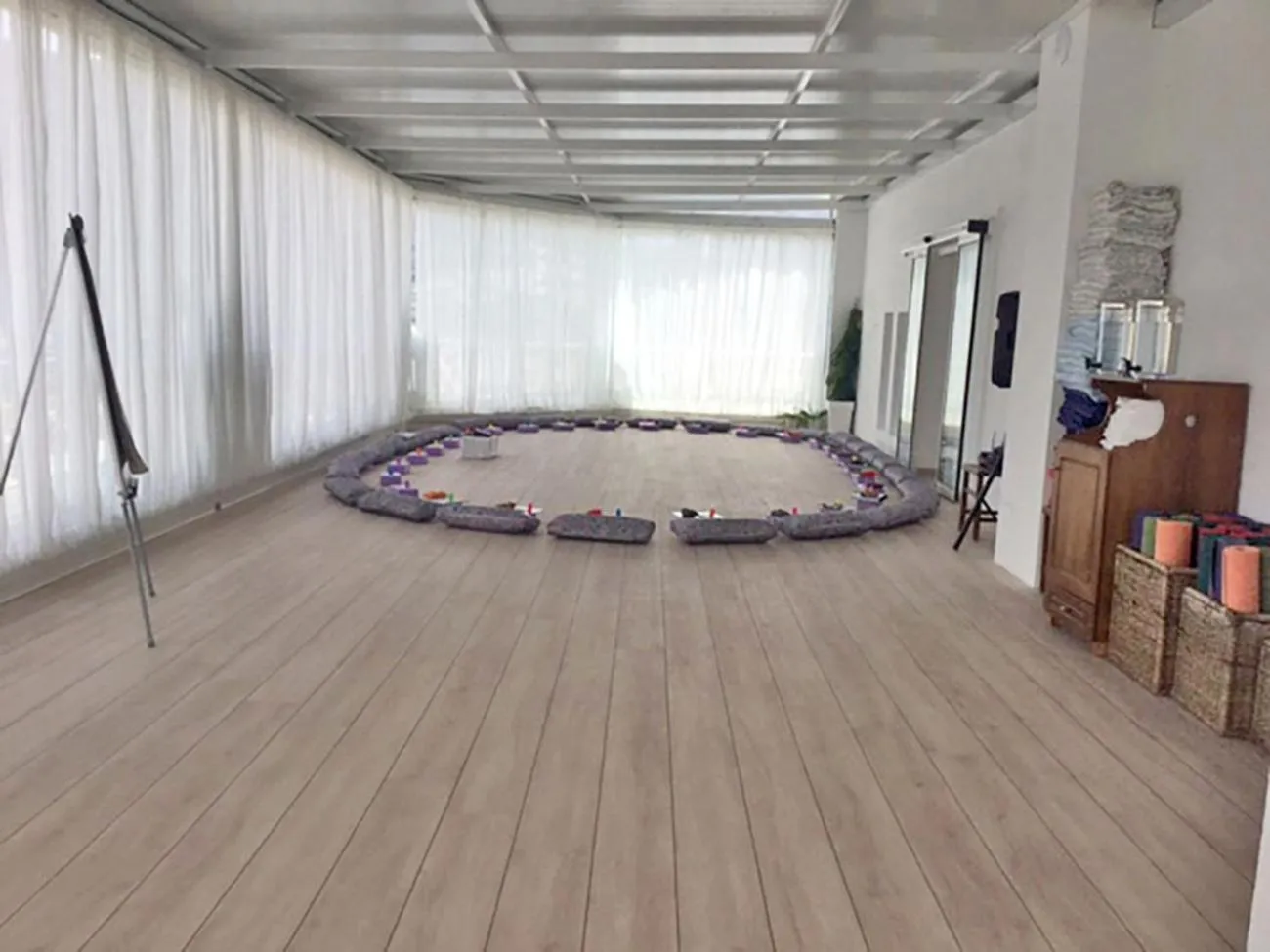 Communal lounge/ TV room in Aegialis Hotel & Spa