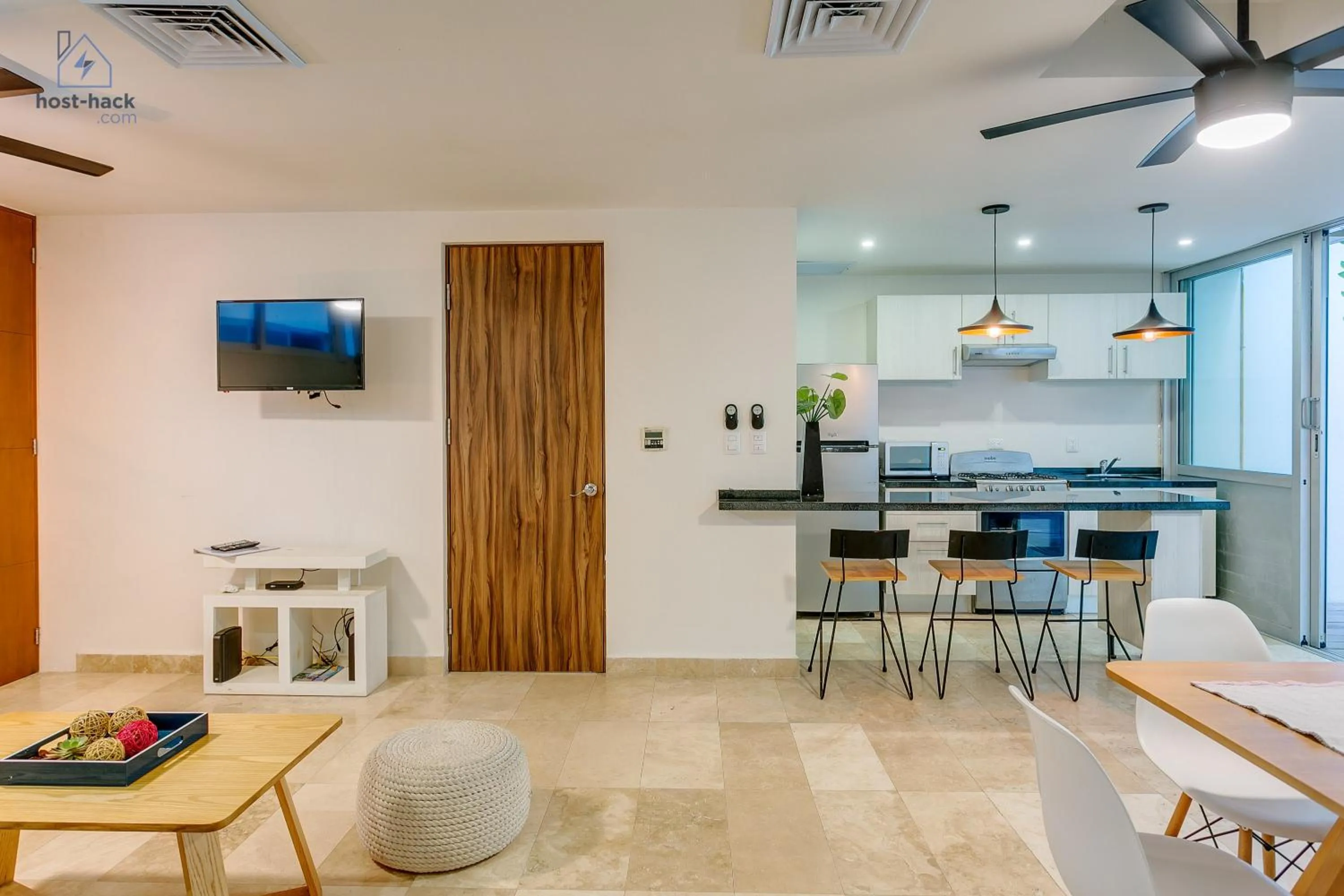 TV and multimedia in Aptartment with Patio, Rooftop & Pool Close to the Beach - Danzamar 2