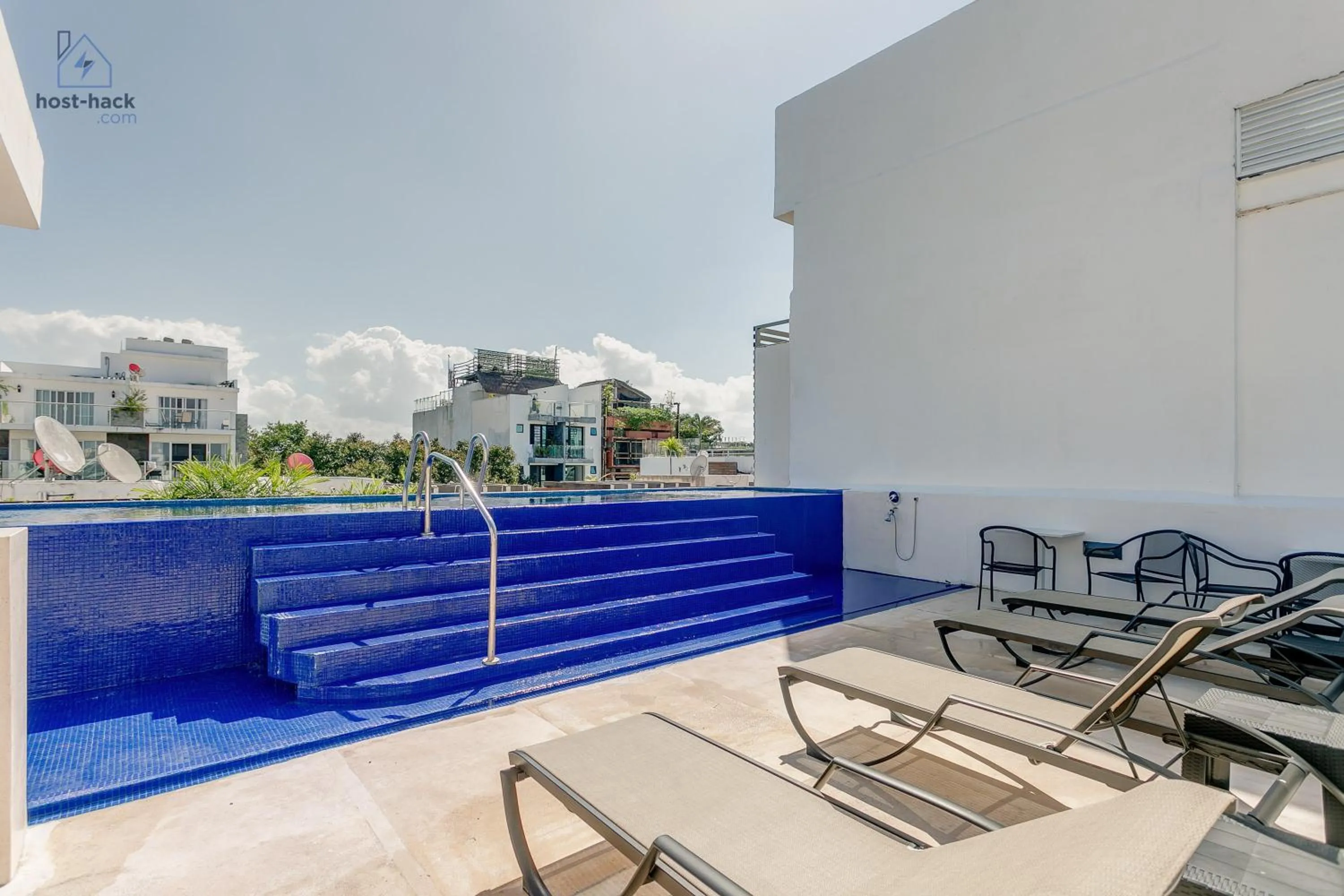 Swimming pool in Aptartment with Patio, Rooftop & Pool Close to the Beach - Danzamar 2