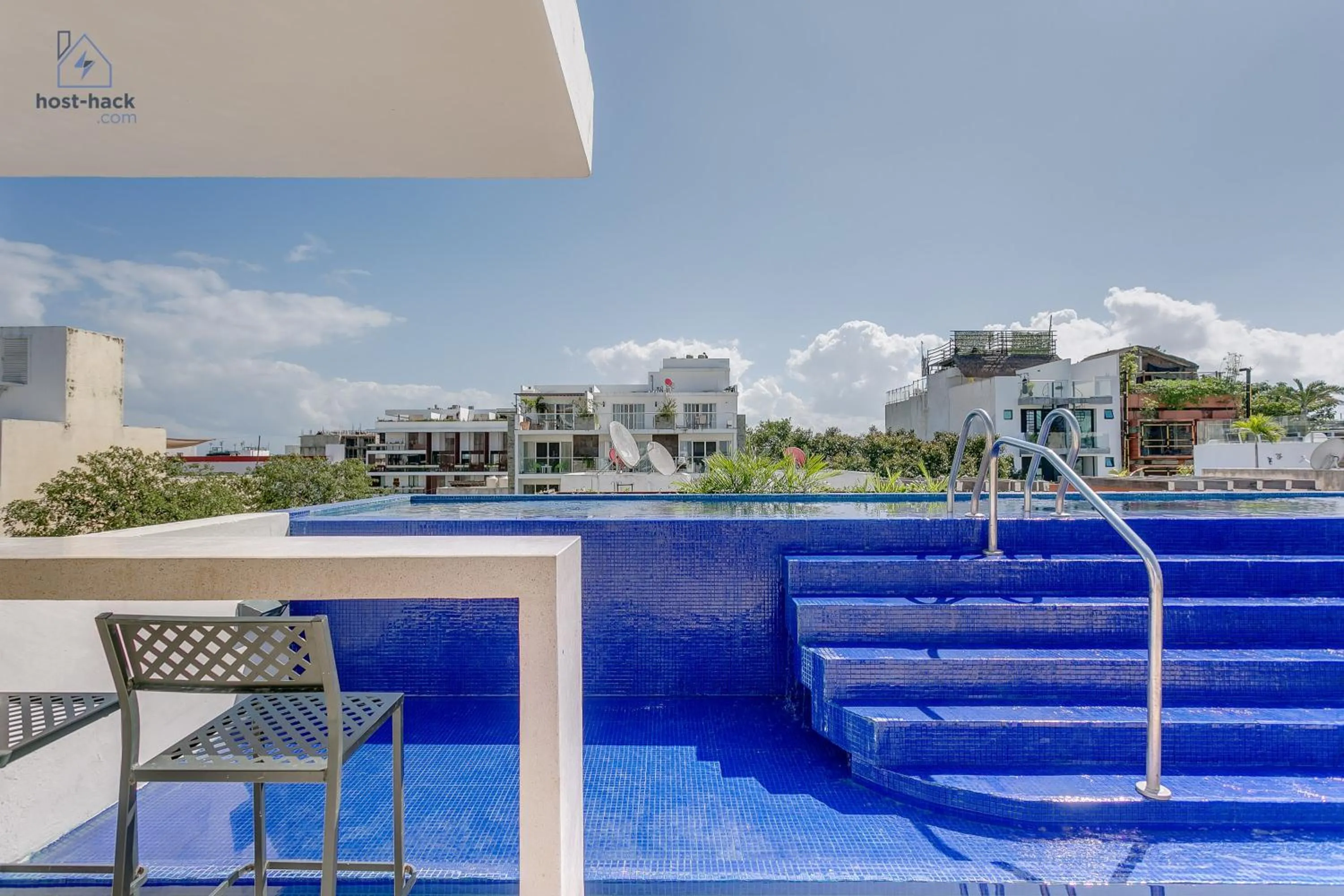 Swimming pool in Aptartment with Patio, Rooftop & Pool Close to the Beach - Danzamar 2