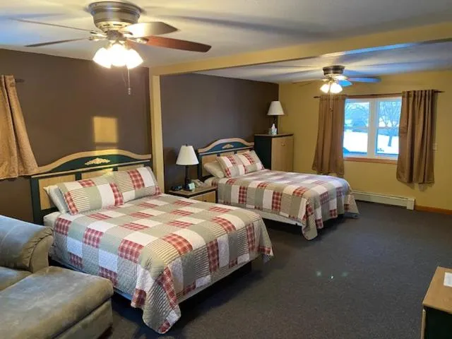 Bed in Little Bluff Inn