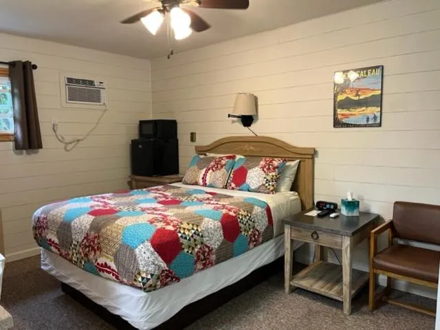 Bed in Little Bluff Inn