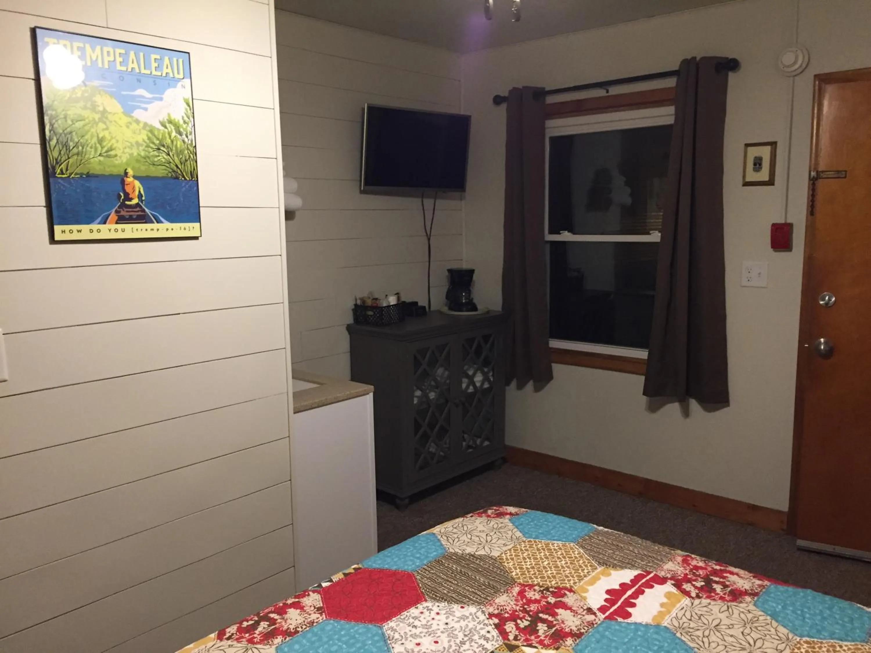 Bed in Little Bluff Inn