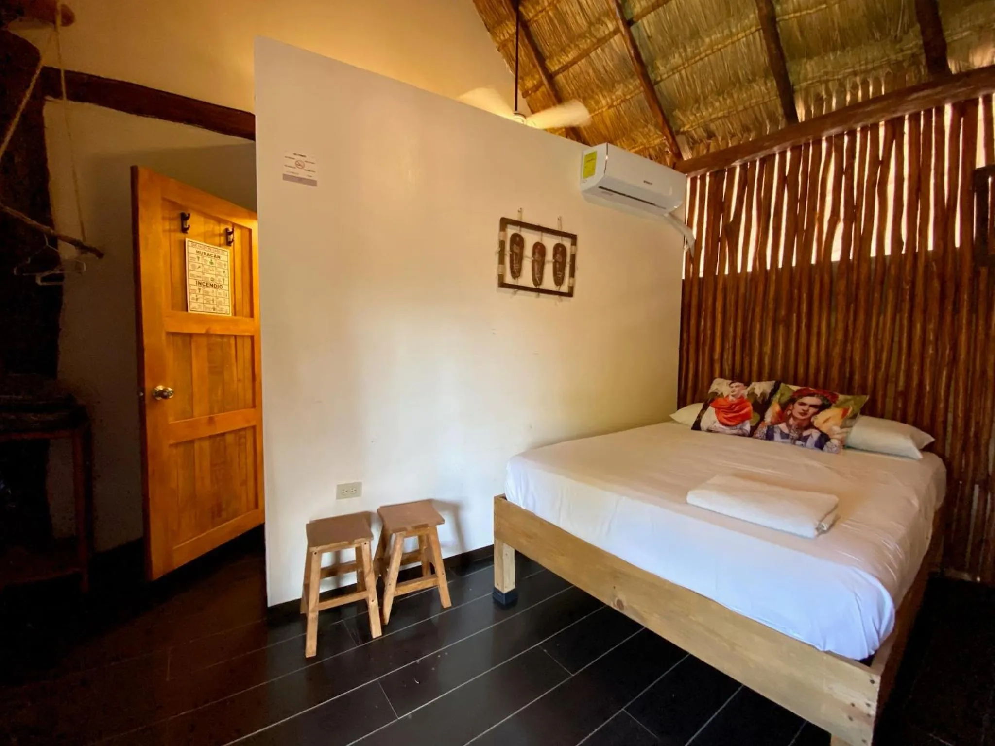 Photo of the whole room, Bed in Cabañas Frida