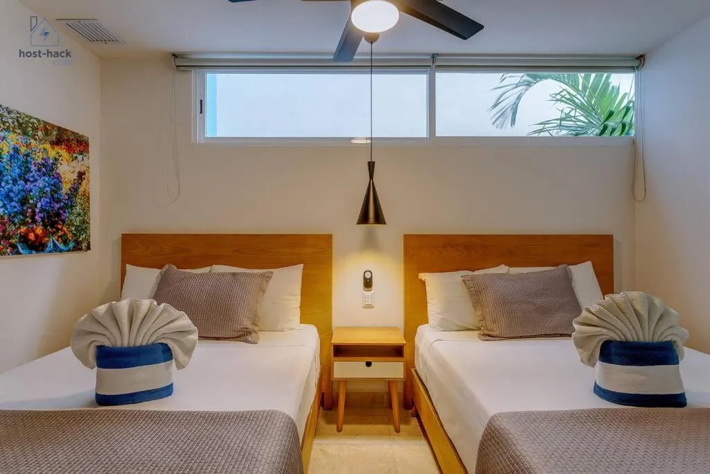 Bed in Danzamar 4, 5 blocks away from Playa Pelicanos