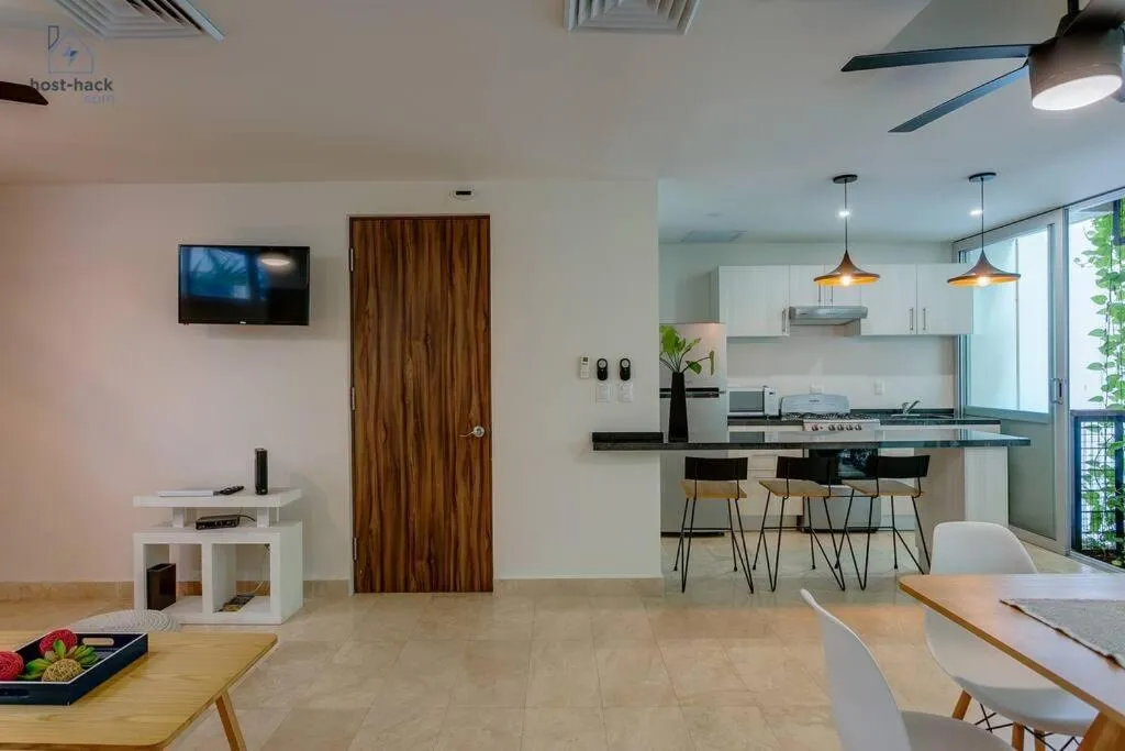 TV and multimedia in Danzamar 4, 5 blocks away from Playa Pelicanos