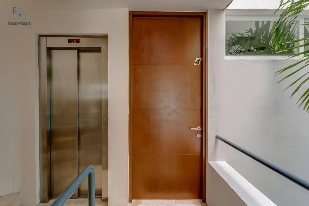 elevator in Danzamar 4, 5 blocks away from Playa Pelicanos