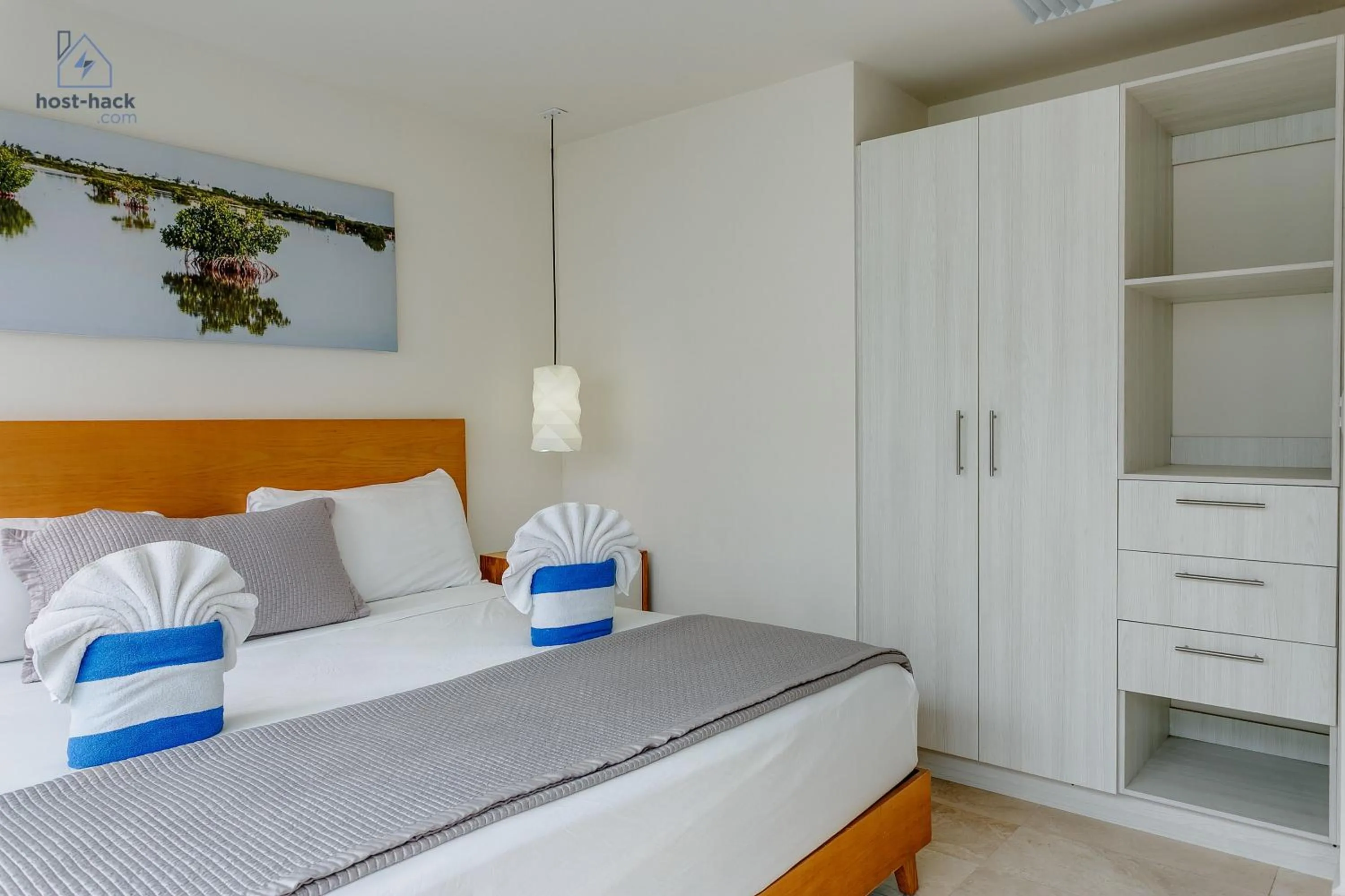 Bed in Peaceful Rooftop with Pool Close to the 5th Avenue - Danzamar 8