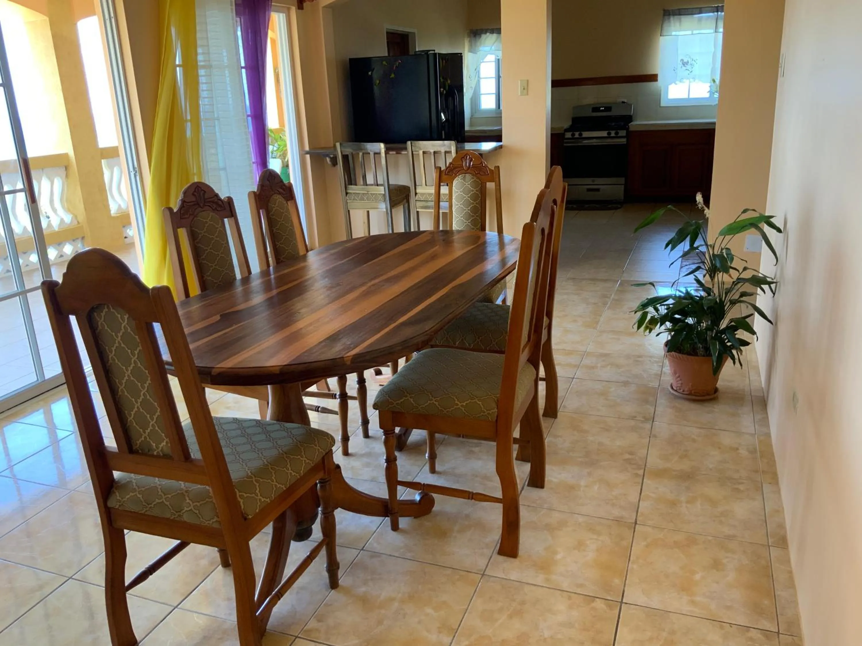 Kitchen or kitchenette in Poinciana House