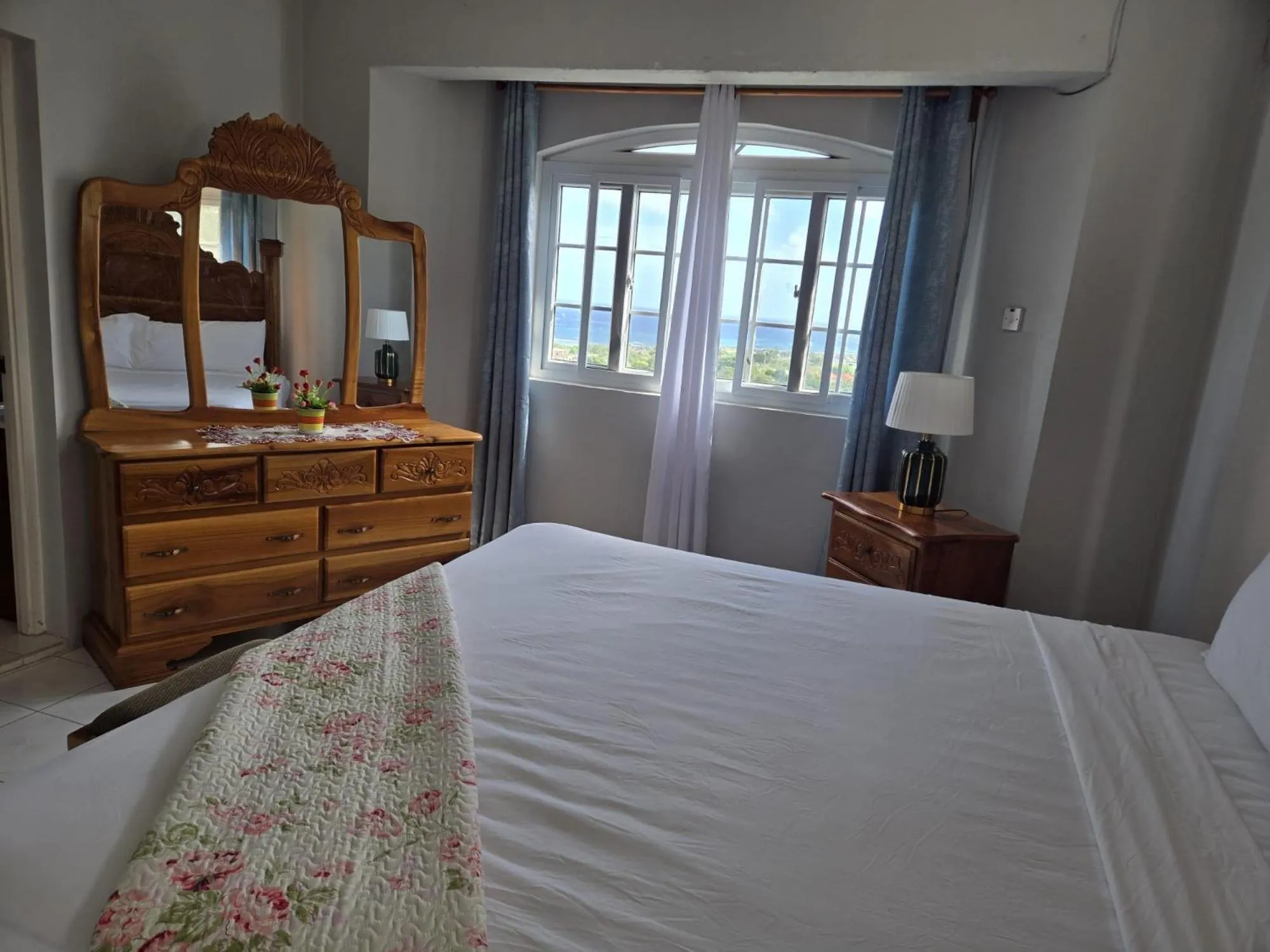 Bedroom, Bed in Poinciana House