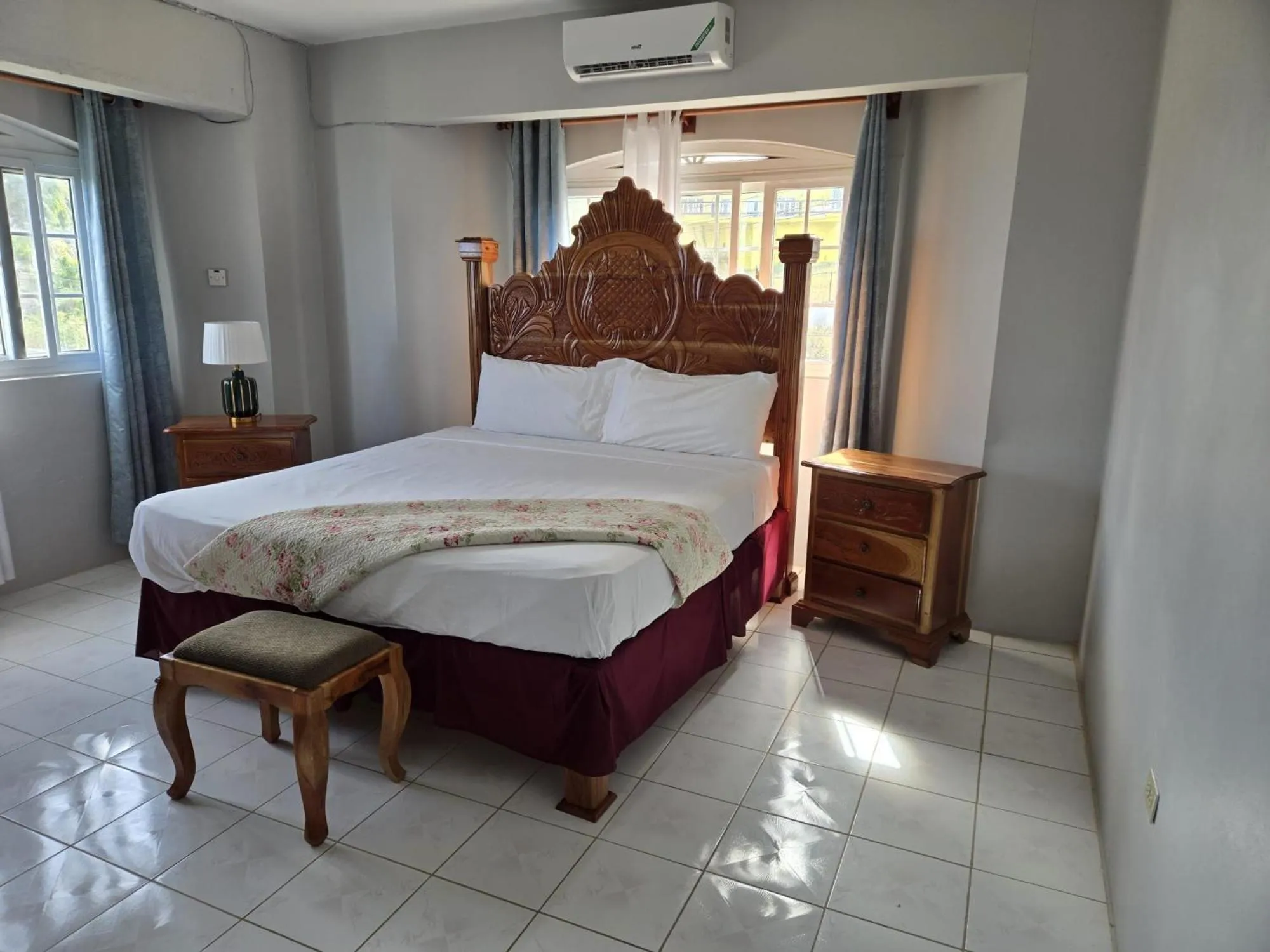 Bedroom, Bed in Poinciana House
