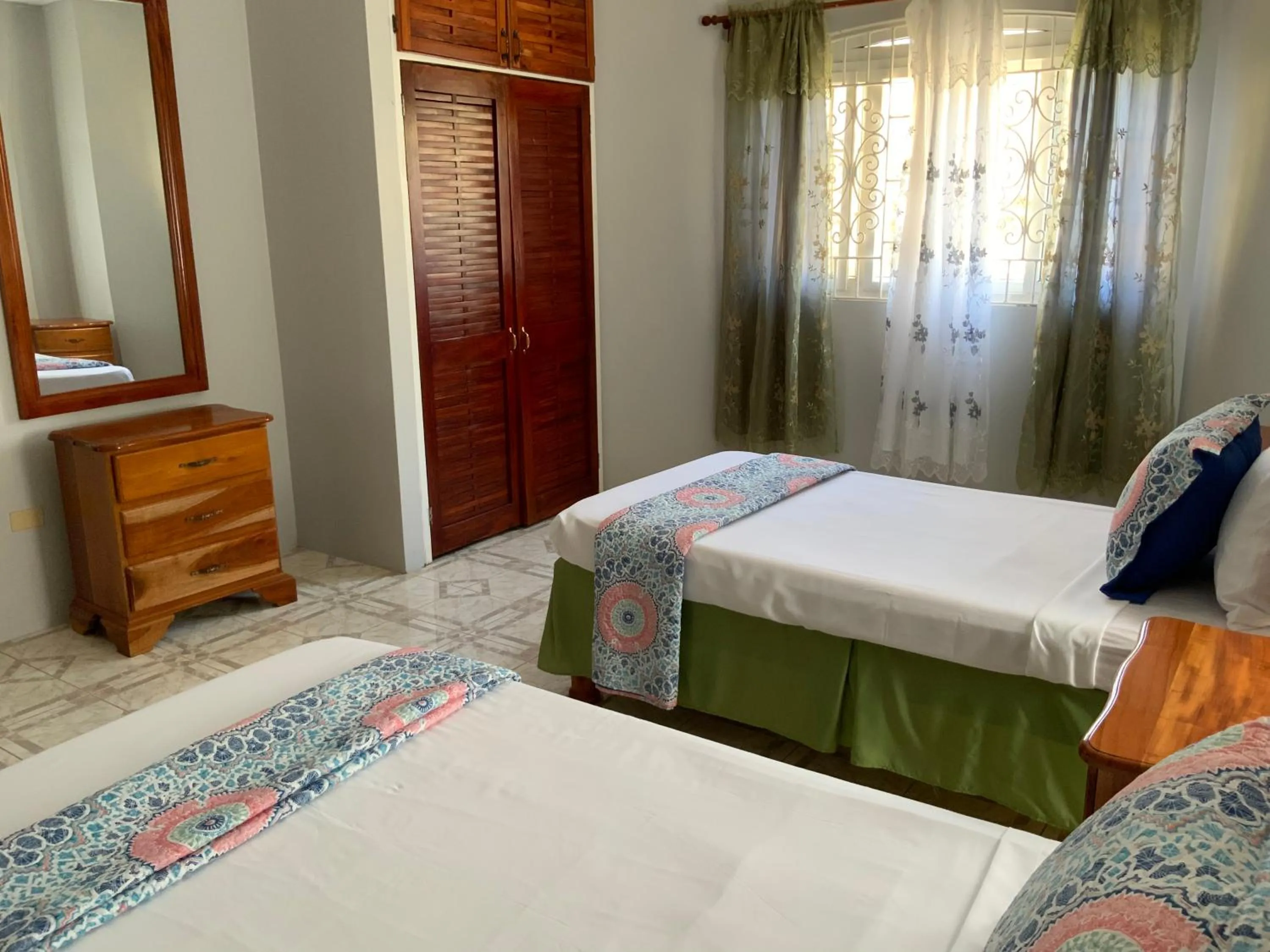 Photo of the whole room, Bed in Poinciana House