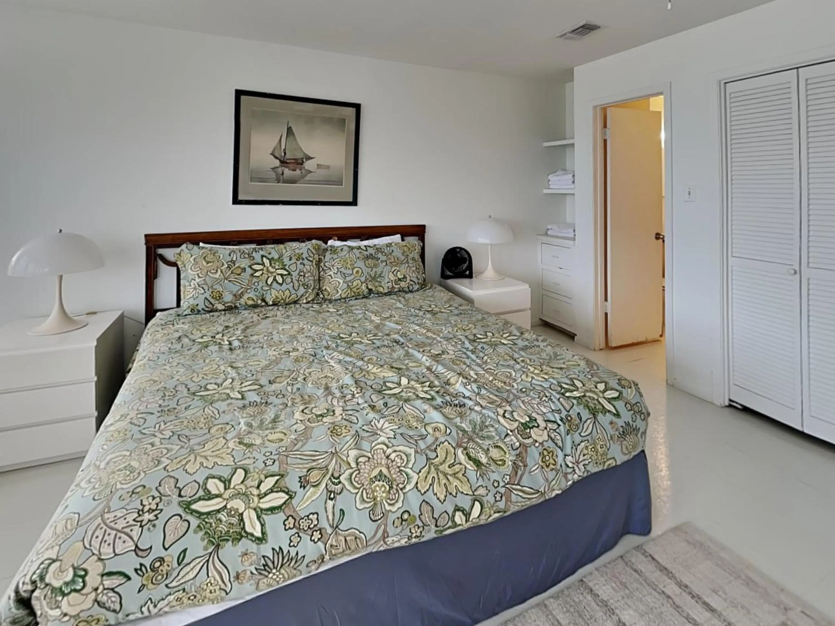 Bed in Shangri La La