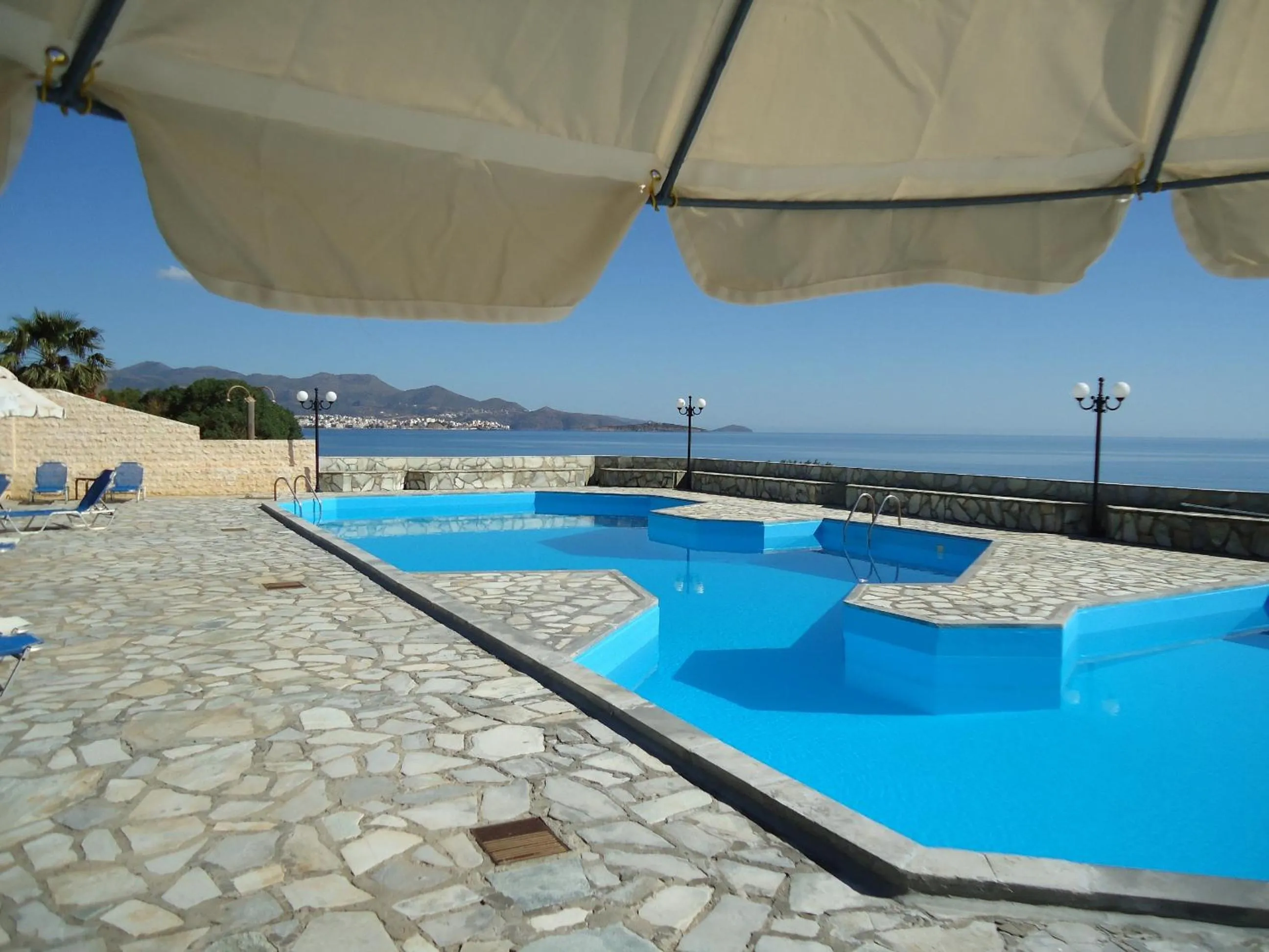 Swimming pool in Vangelis Villas