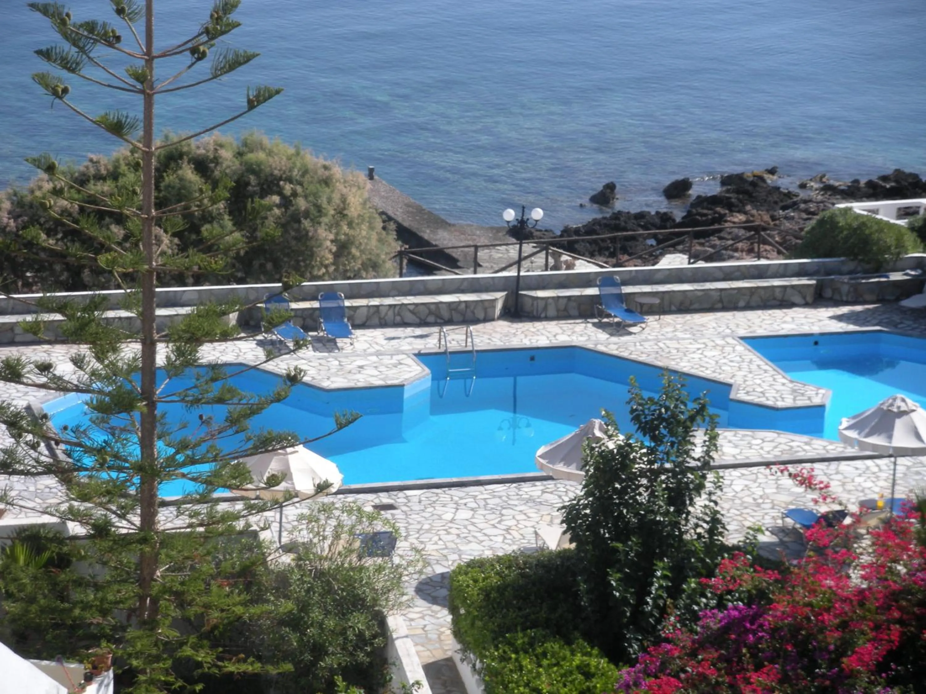 Swimming pool in Vangelis Villas