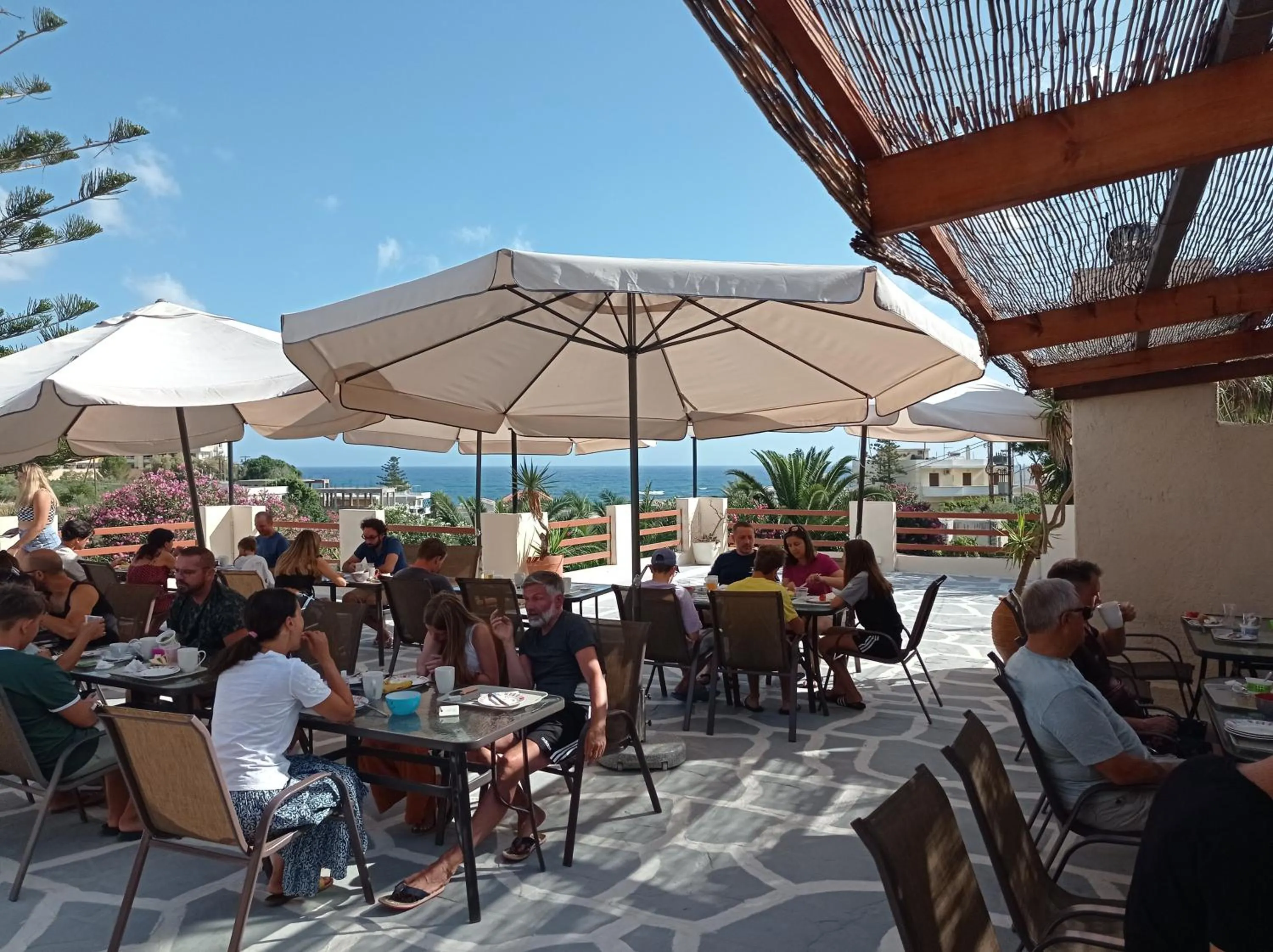 Restaurant/places to eat in Alexandros Studios