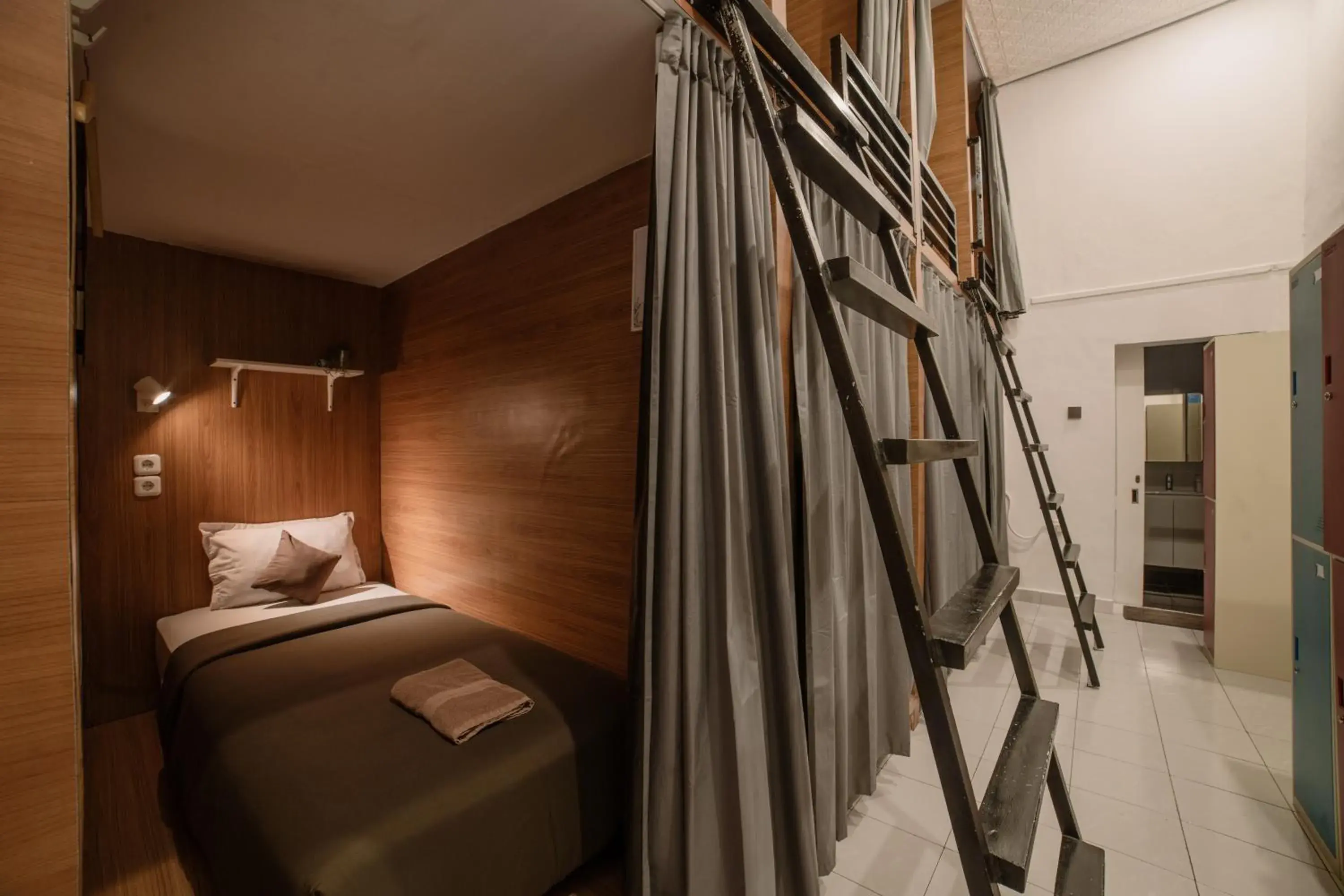 Bed in 8-Bed Mixed Dormitory Room in Snooze Malang Bed in 8-Bed Mixed Dormitory Room in Snooze Malang