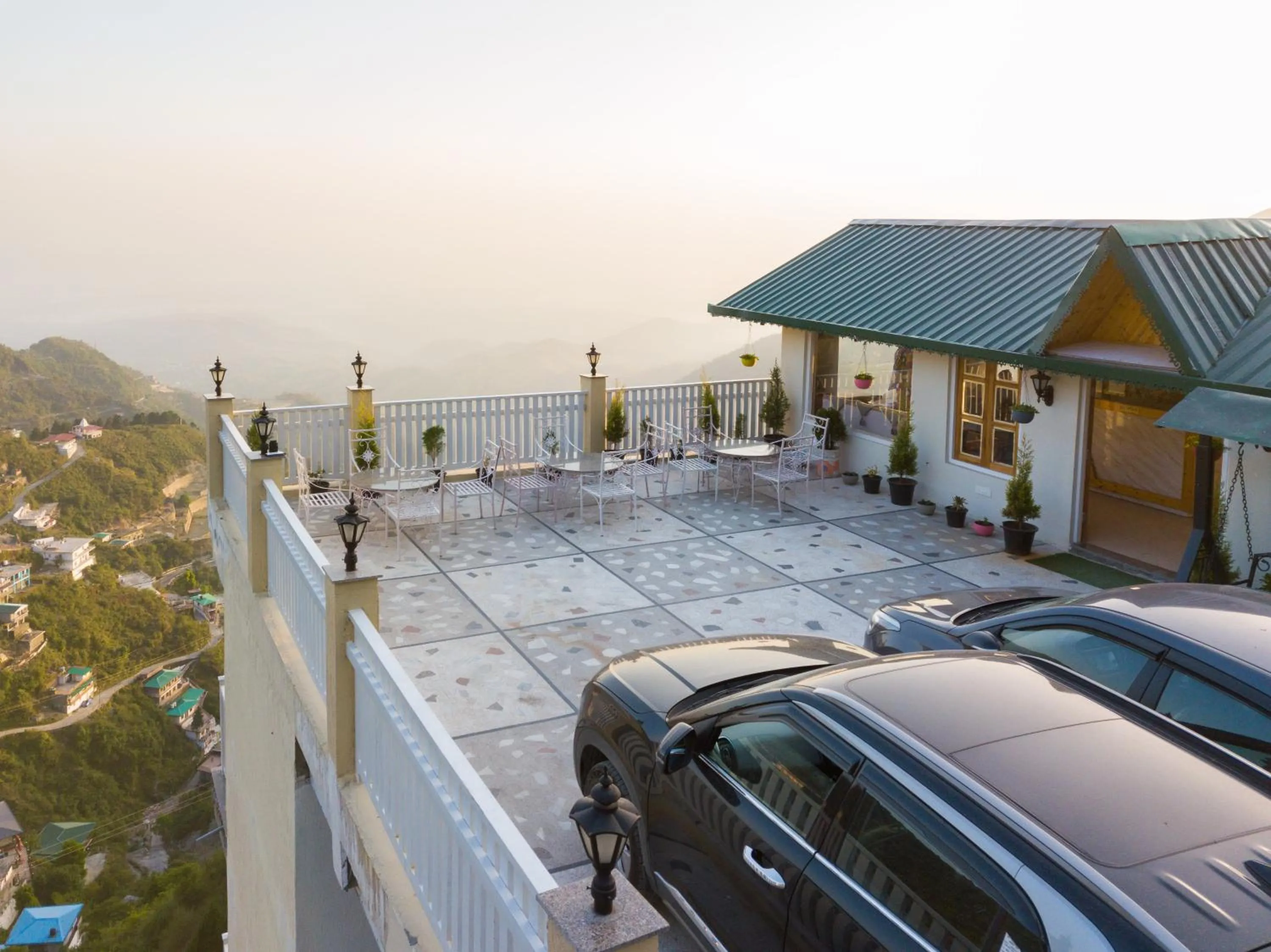 Property building in Hotel Spring Wood