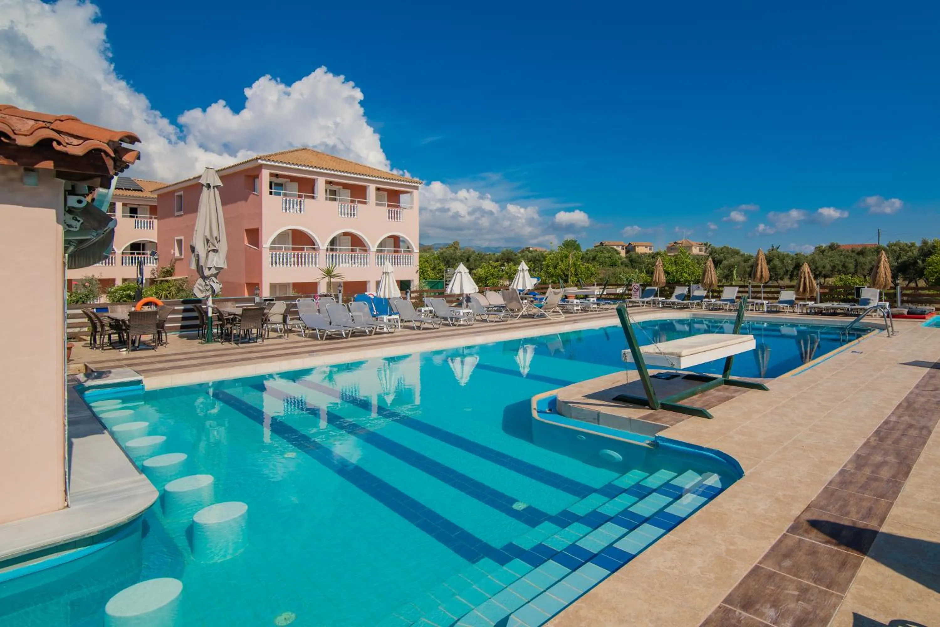 Restaurant/places to eat in Savvas Hotel