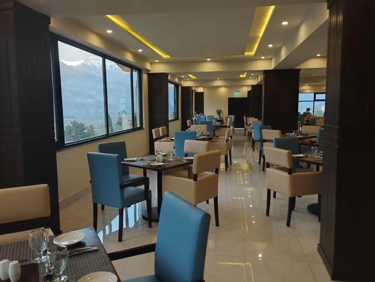 Restaurant/places to eat in Avari Xpress Gilgit