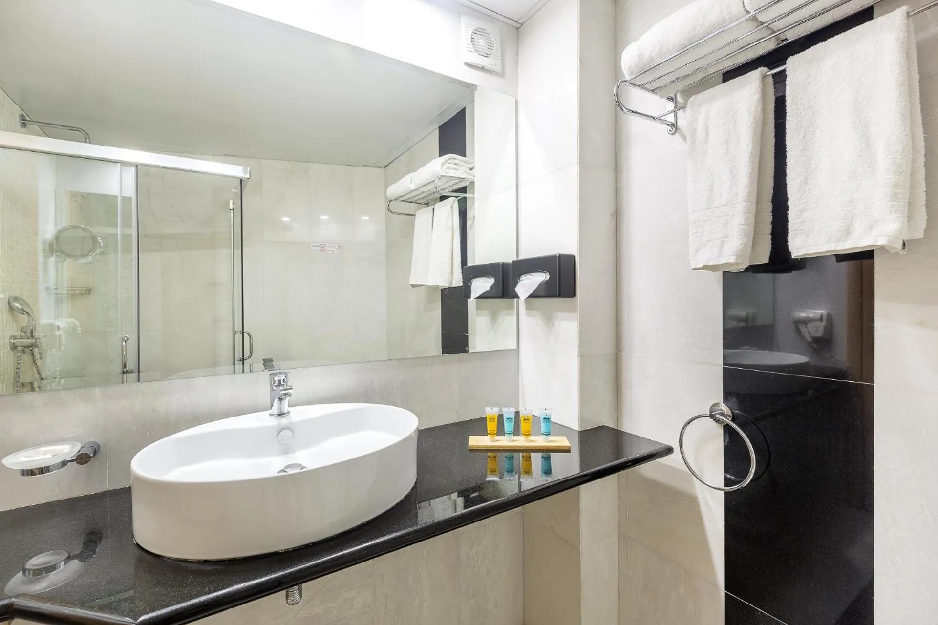 Bathroom in Oasis Hotel Apartments