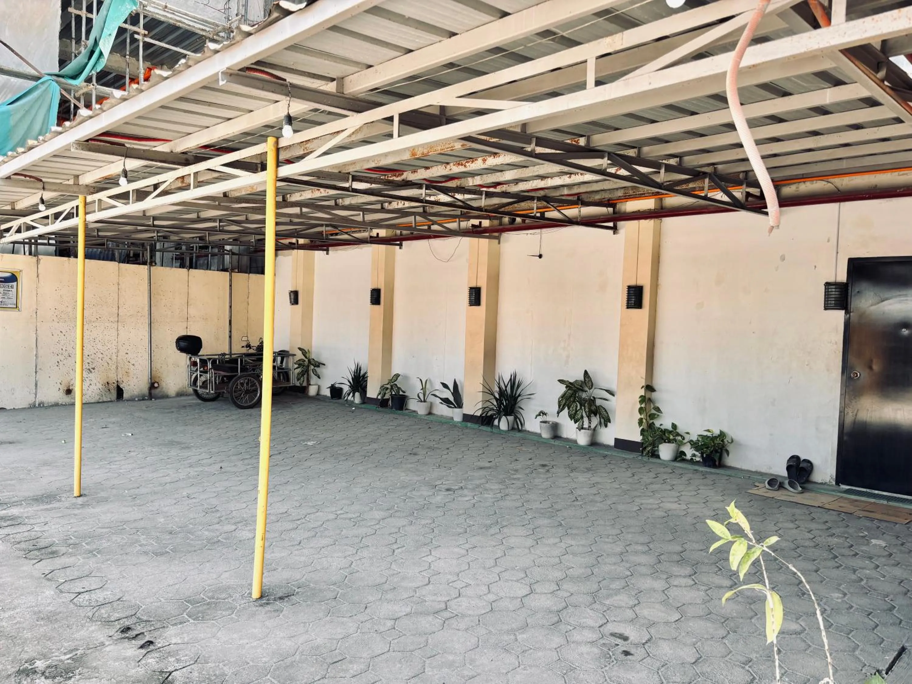 Parking in Anton's Inn