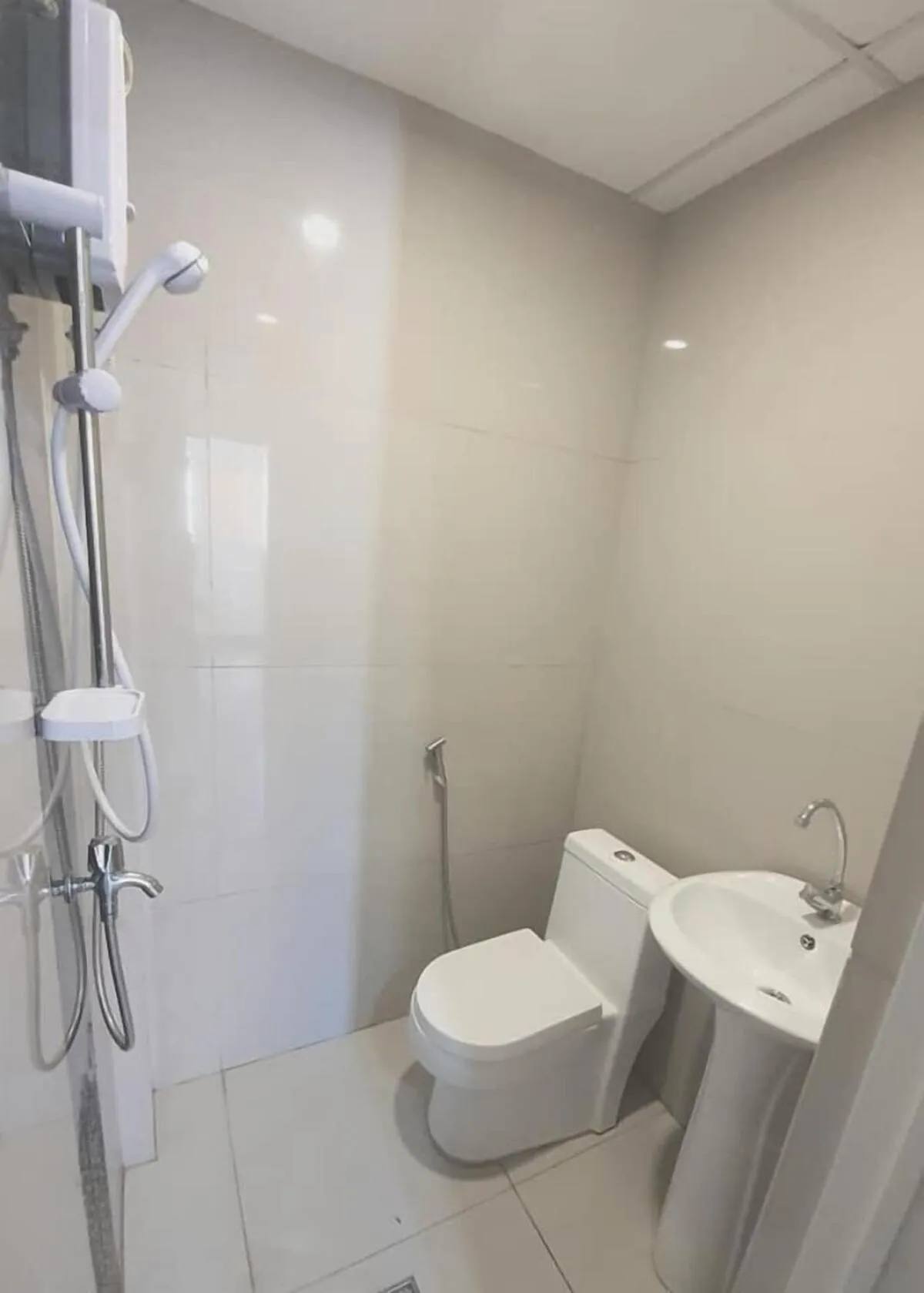 Shower in Anton's Inn