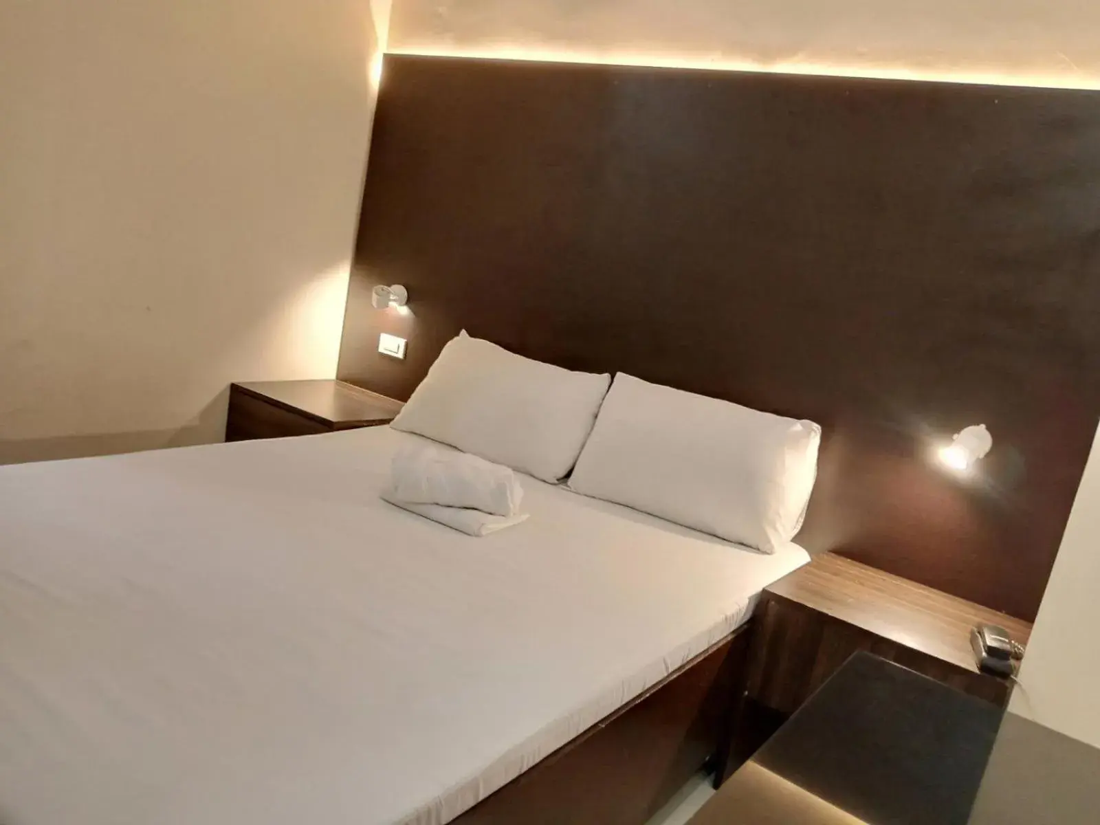 Deluxe Double Room in Anton's Inn Deluxe Double Room in Anton's Inn