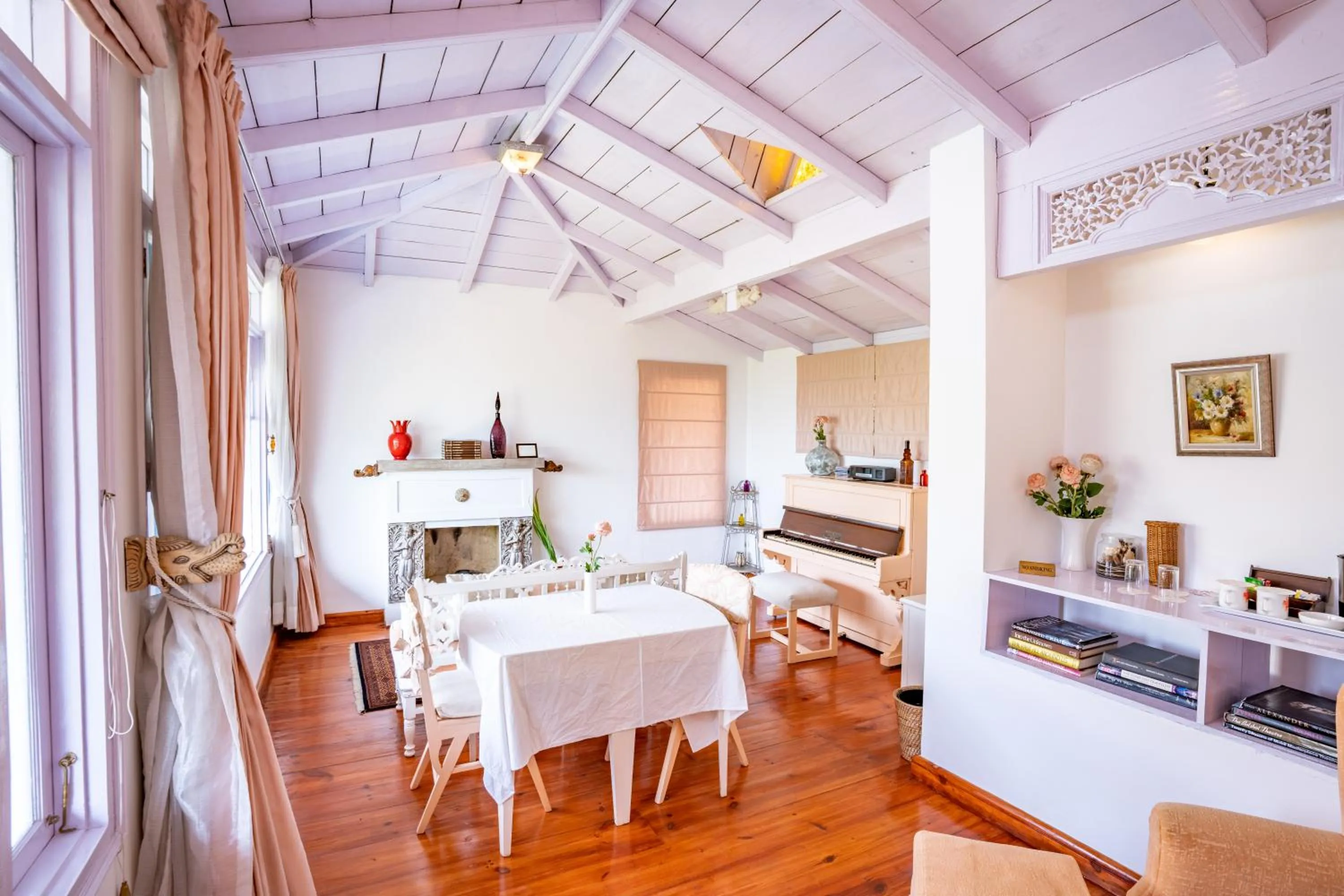 Dining area in Te Aroha By Shervani