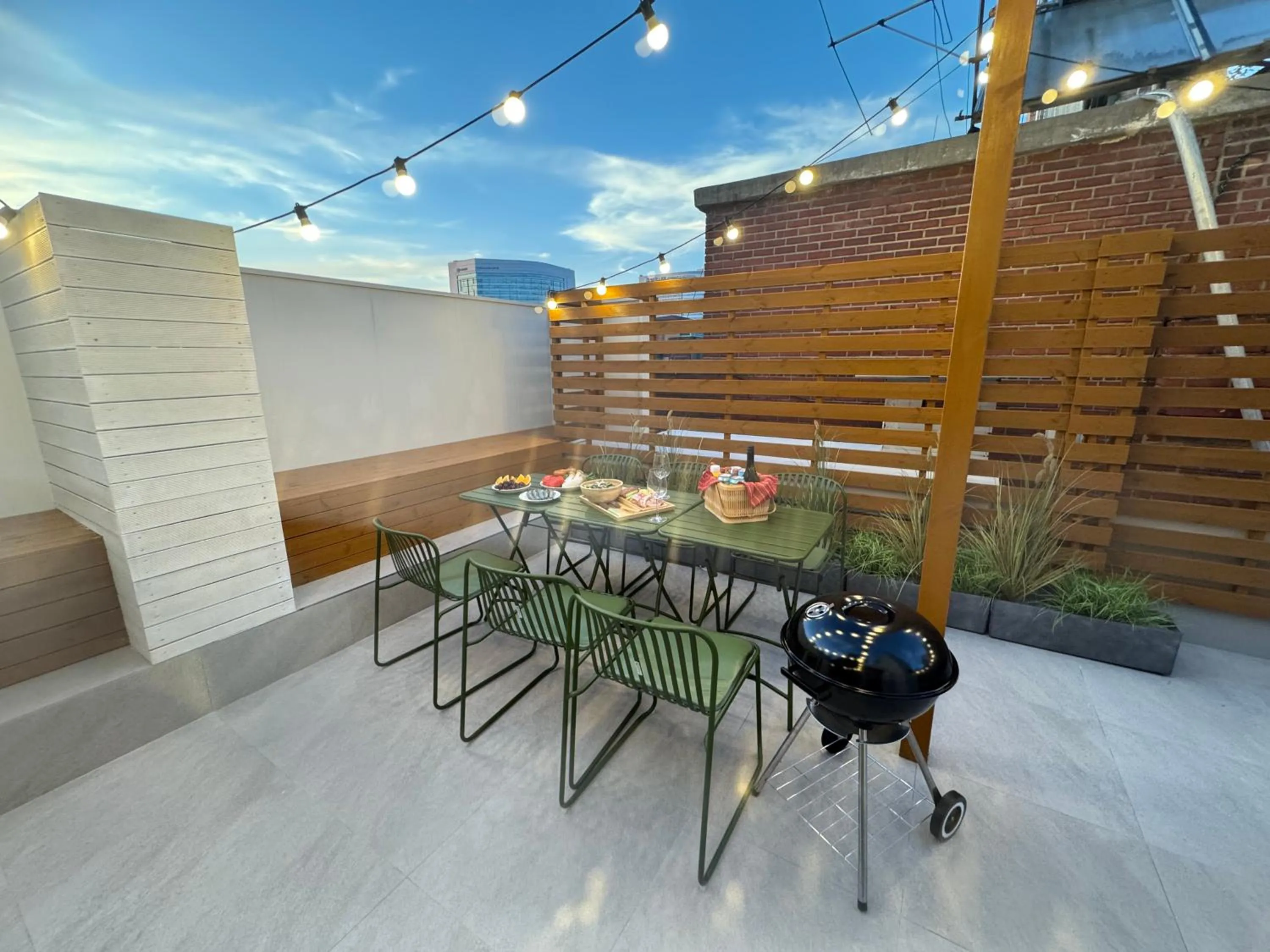 Local Friends Hotel Sinchon