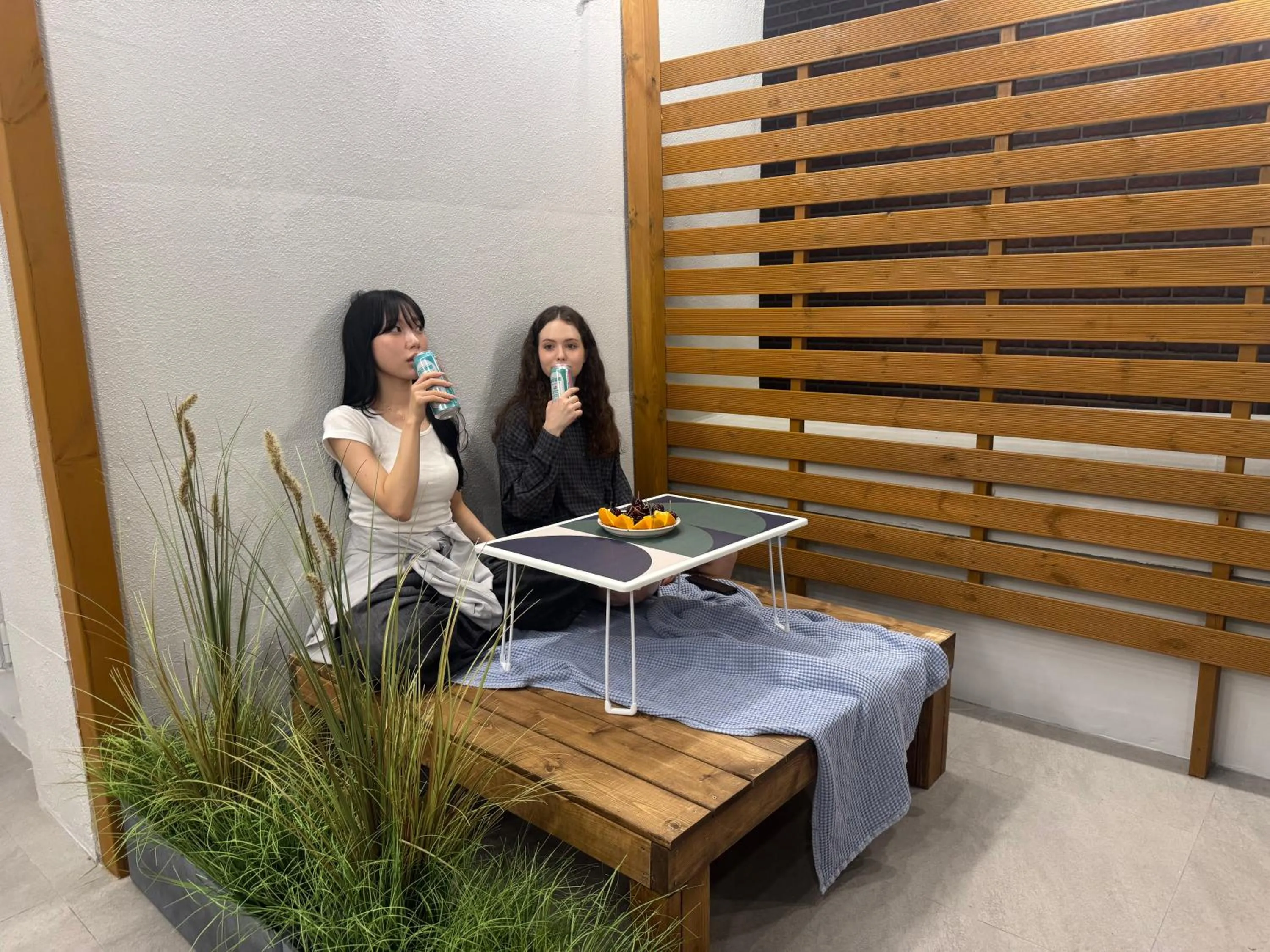 Local Friends Hotel Sinchon