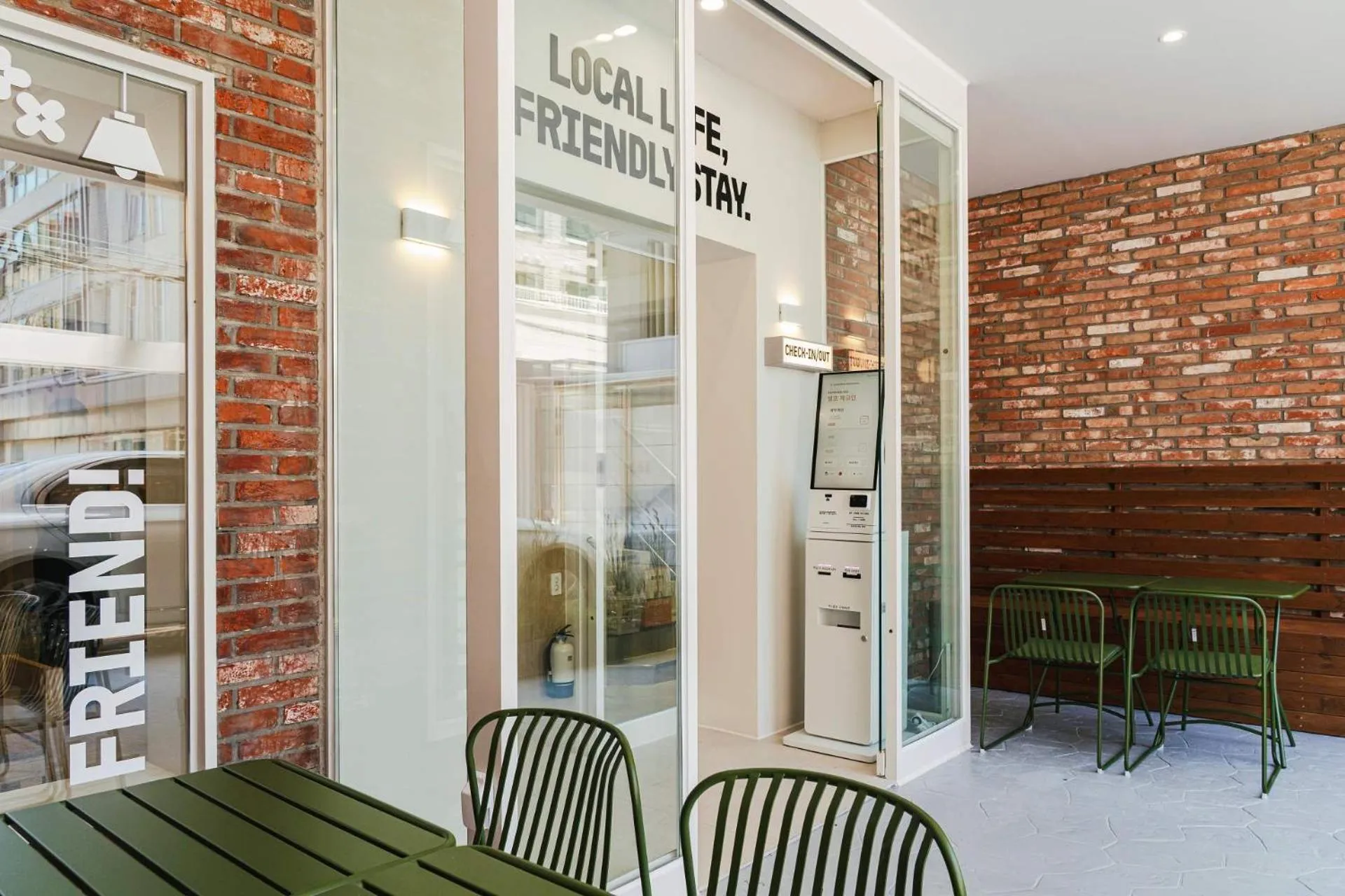 Local Friends Hotel Sinchon