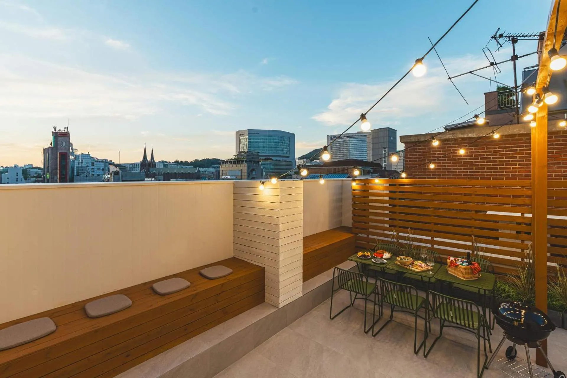 Local Friends Hotel Sinchon